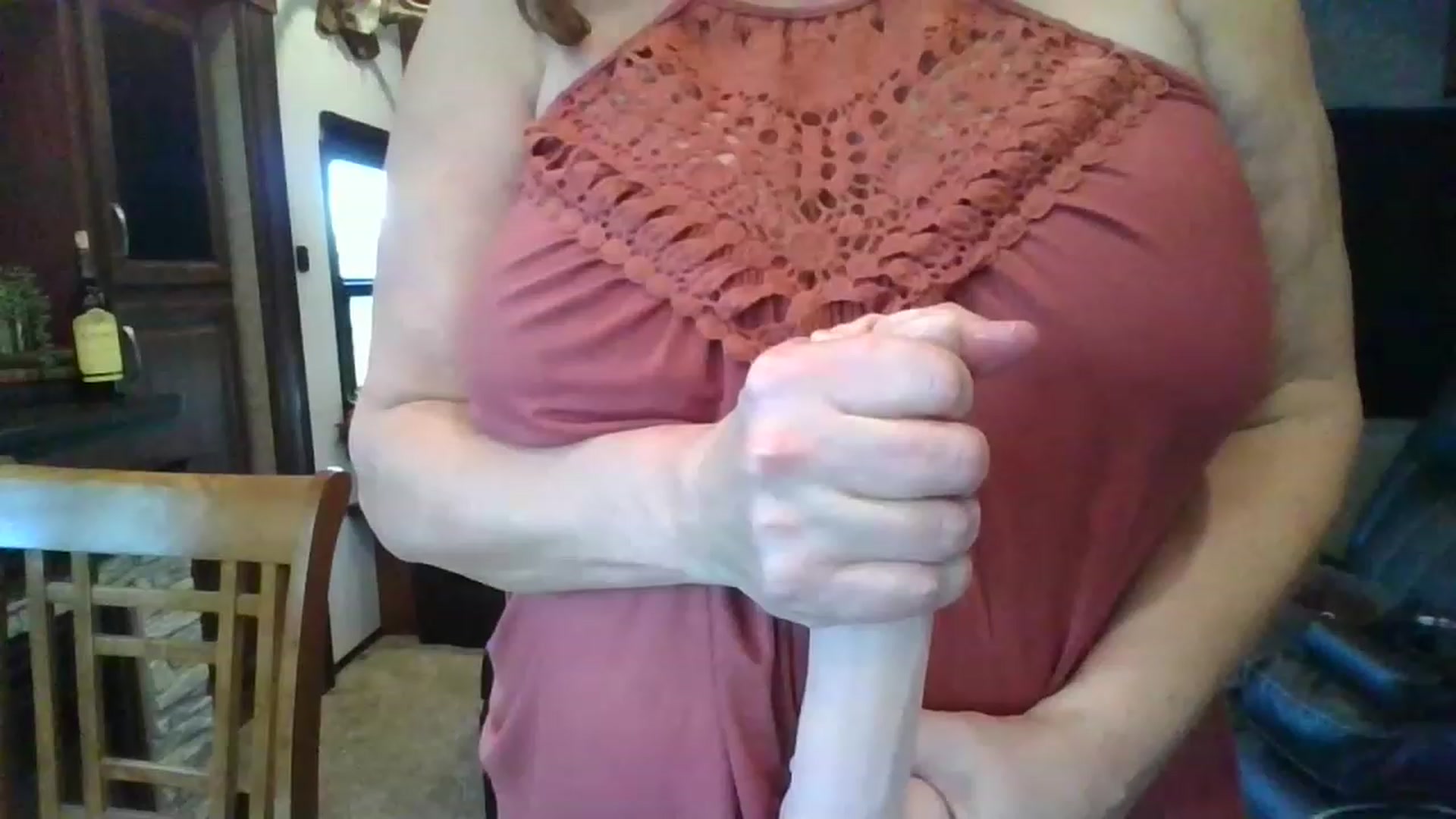 Gallery image thumbnail from boringmom's myfreecams stream on, 12/15/2022, 22:38 image 18 of 20