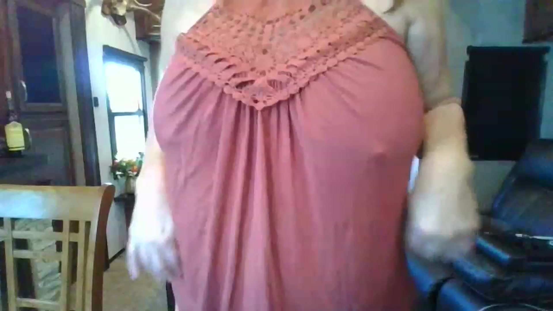 Gallery image thumbnail from boringmom's myfreecams stream on, 12/15/2022, 22:38 image 11 of 20