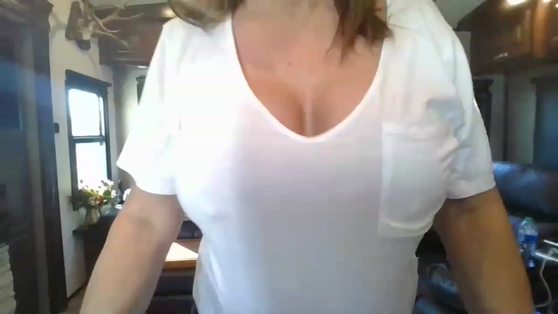 Gallery image thumbnail from boringmom's myfreecams stream on, 12/16/2022, 20:11 image 20 of 20