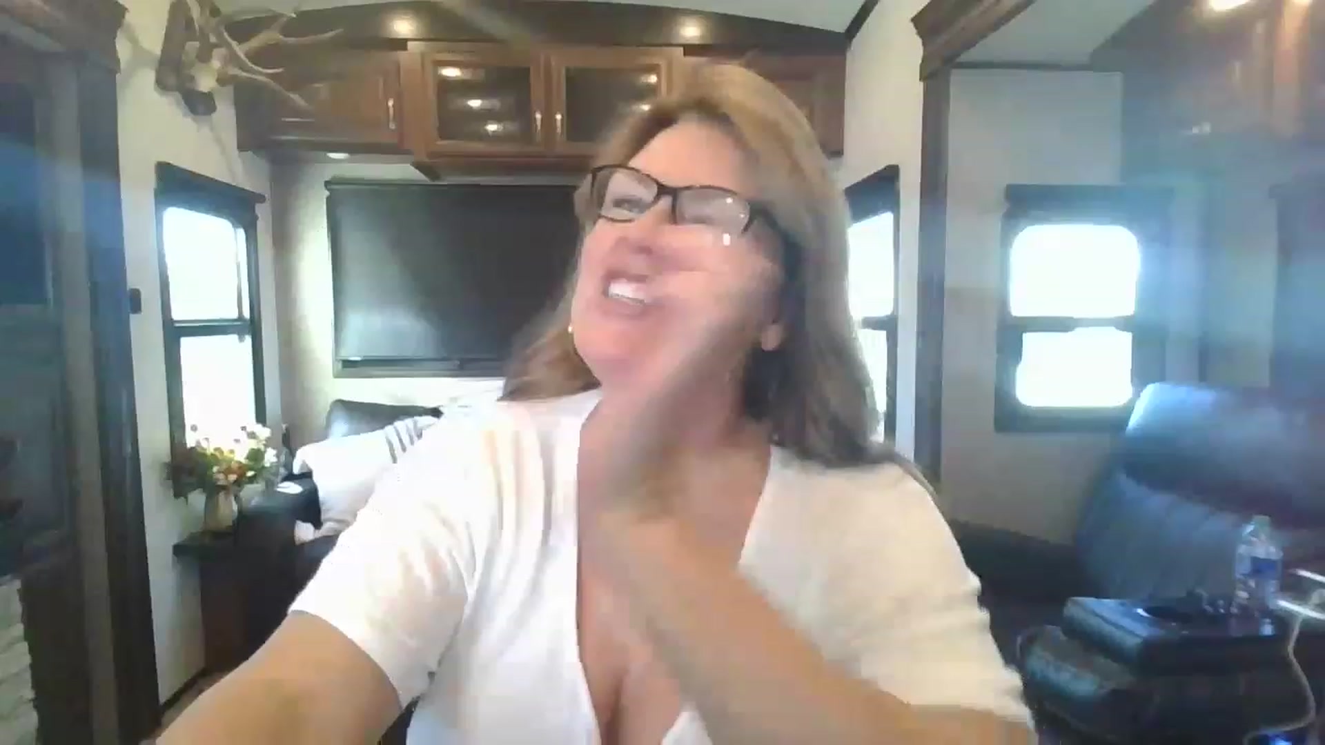Gallery image thumbnail from boringmom's myfreecams stream on, 12/16/2022, 20:11 image 7 of 20
