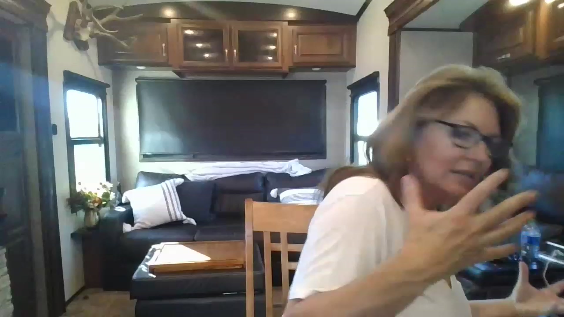 Gallery image thumbnail from boringmom's myfreecams stream on, 12/16/2022, 20:11 image 12 of 20