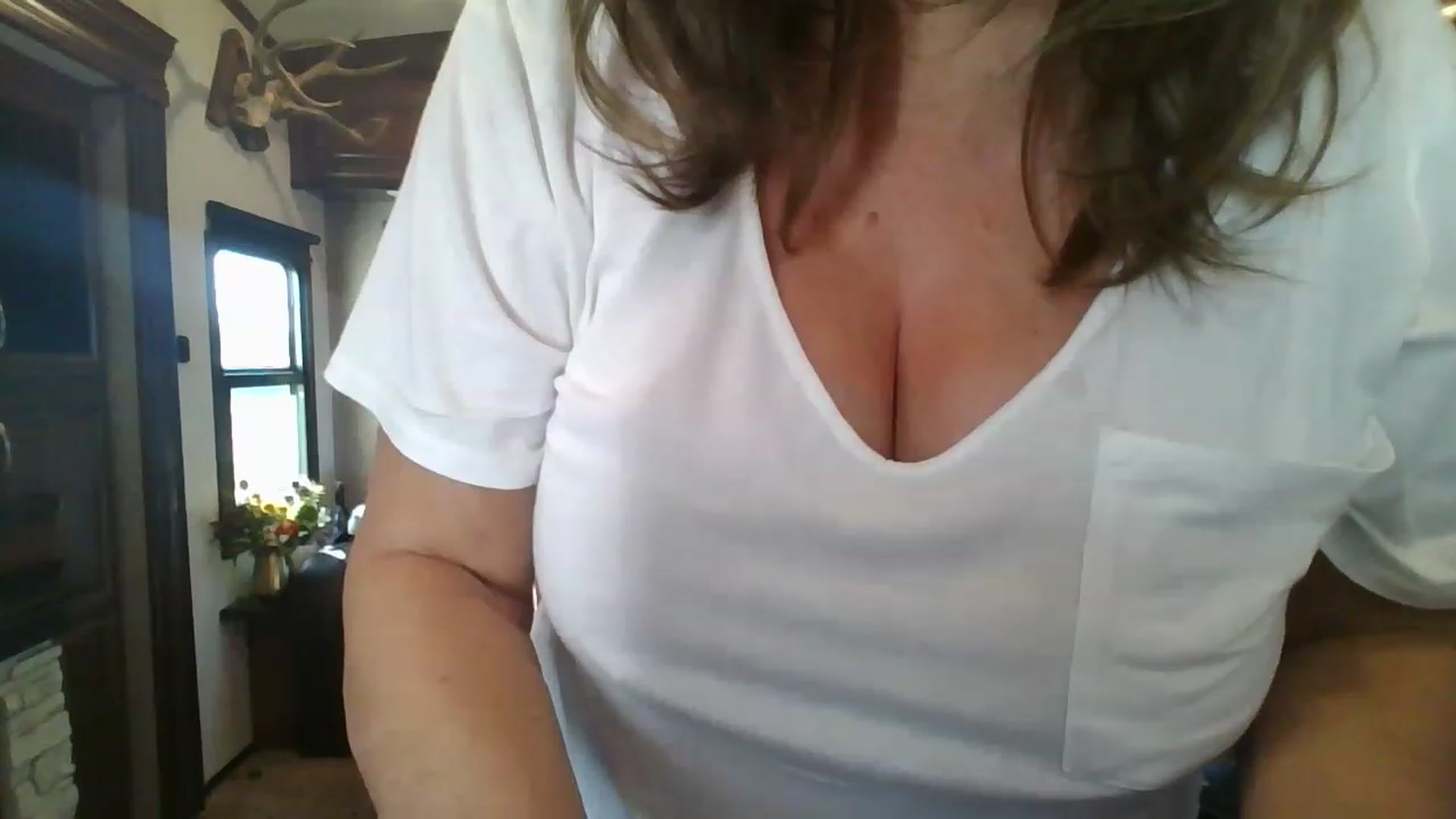 Gallery image thumbnail from boringmom's myfreecams stream on, 12/16/2022, 20:33 image 9 of 20