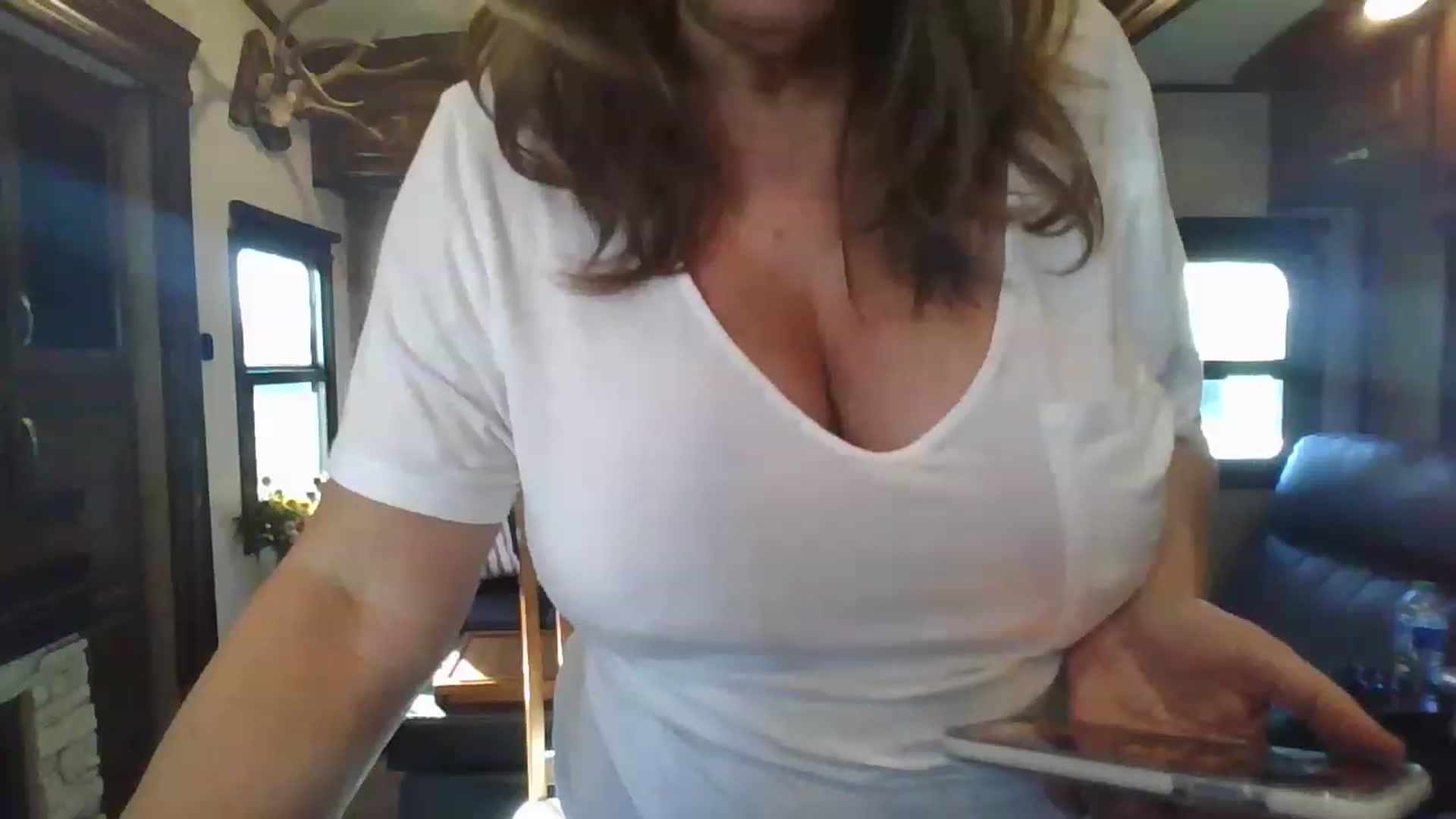 Gallery image thumbnail from boringmom's myfreecams stream on, 12/16/2022, 20:33 image 19 of 20