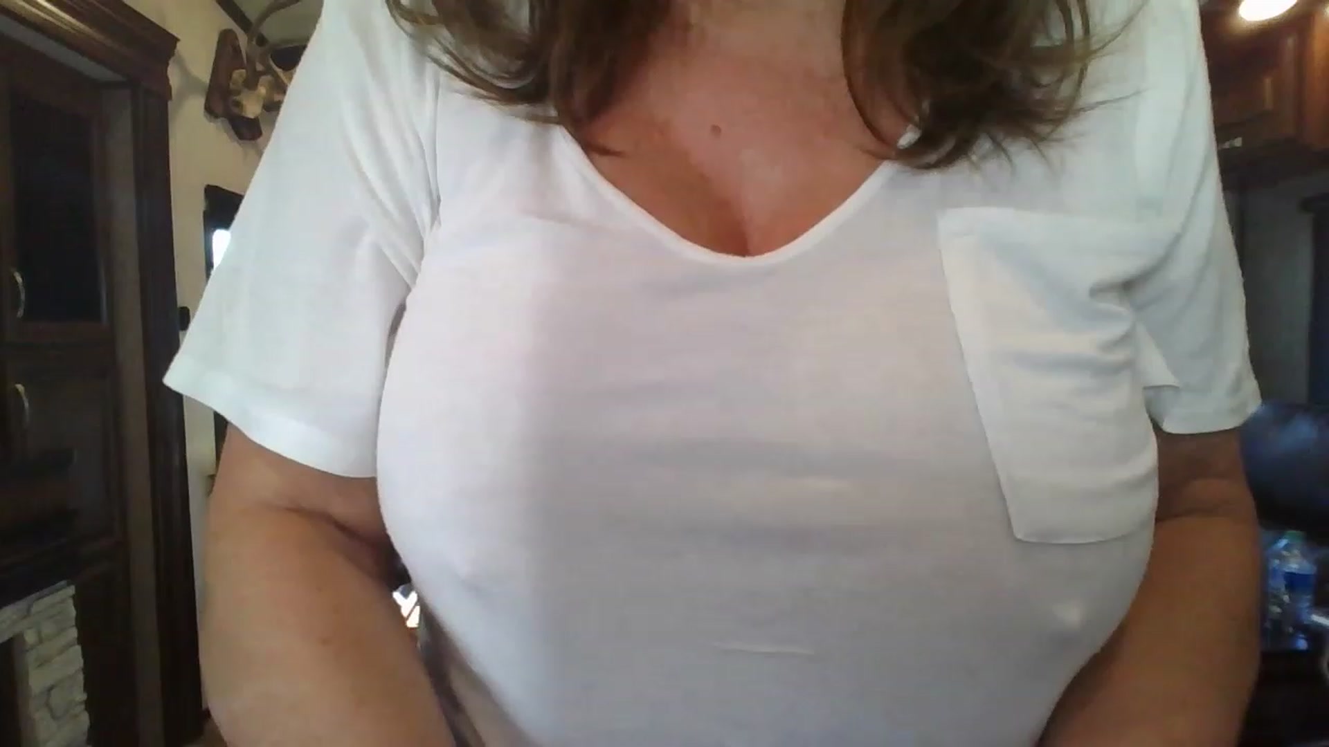Gallery image thumbnail from boringmom's myfreecams stream on, 12/16/2022, 20:33 image 14 of 20