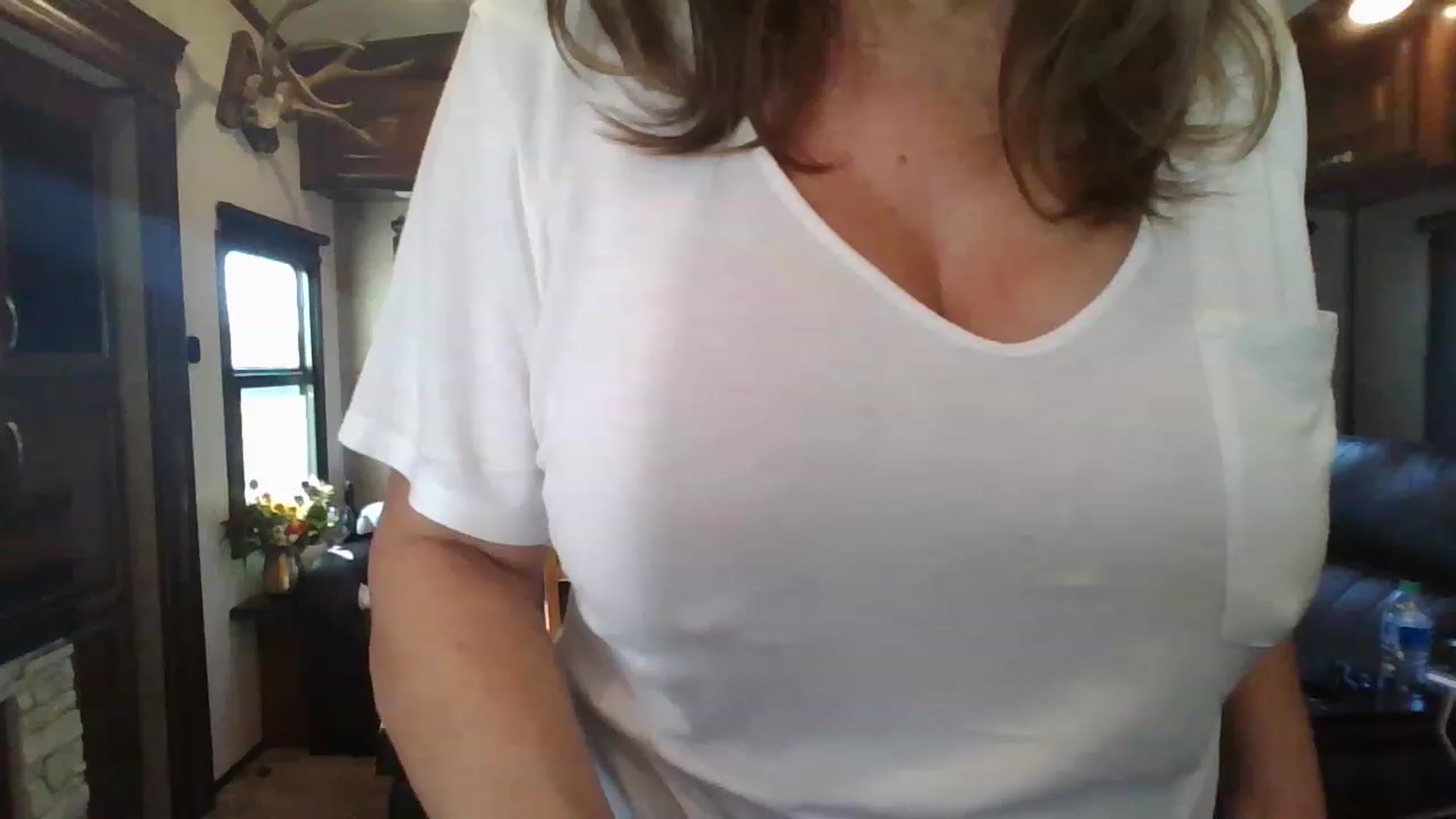 Gallery image thumbnail from boringmom's myfreecams stream on, 12/16/2022, 20:33 image 13 of 20