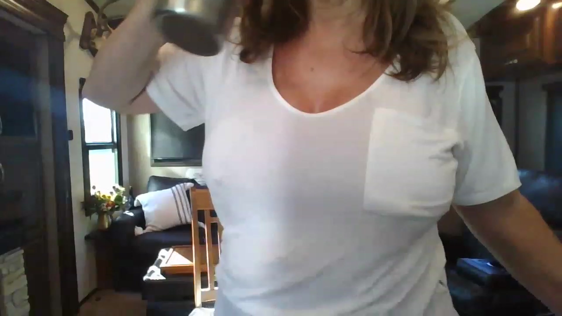 Gallery image thumbnail from boringmom's myfreecams stream on, 12/16/2022, 20:33 image 6 of 20