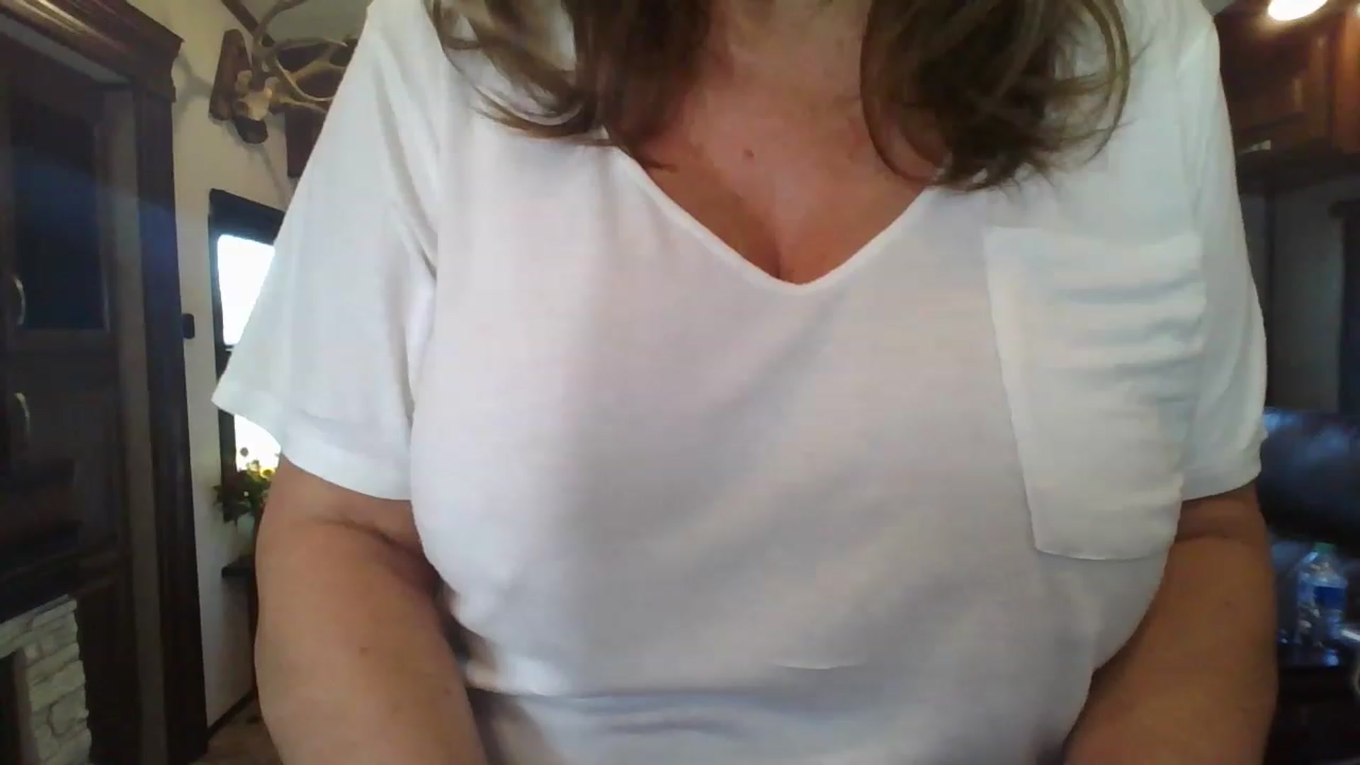 Gallery image thumbnail from boringmom's myfreecams stream on, 12/16/2022, 20:33 image 15 of 20