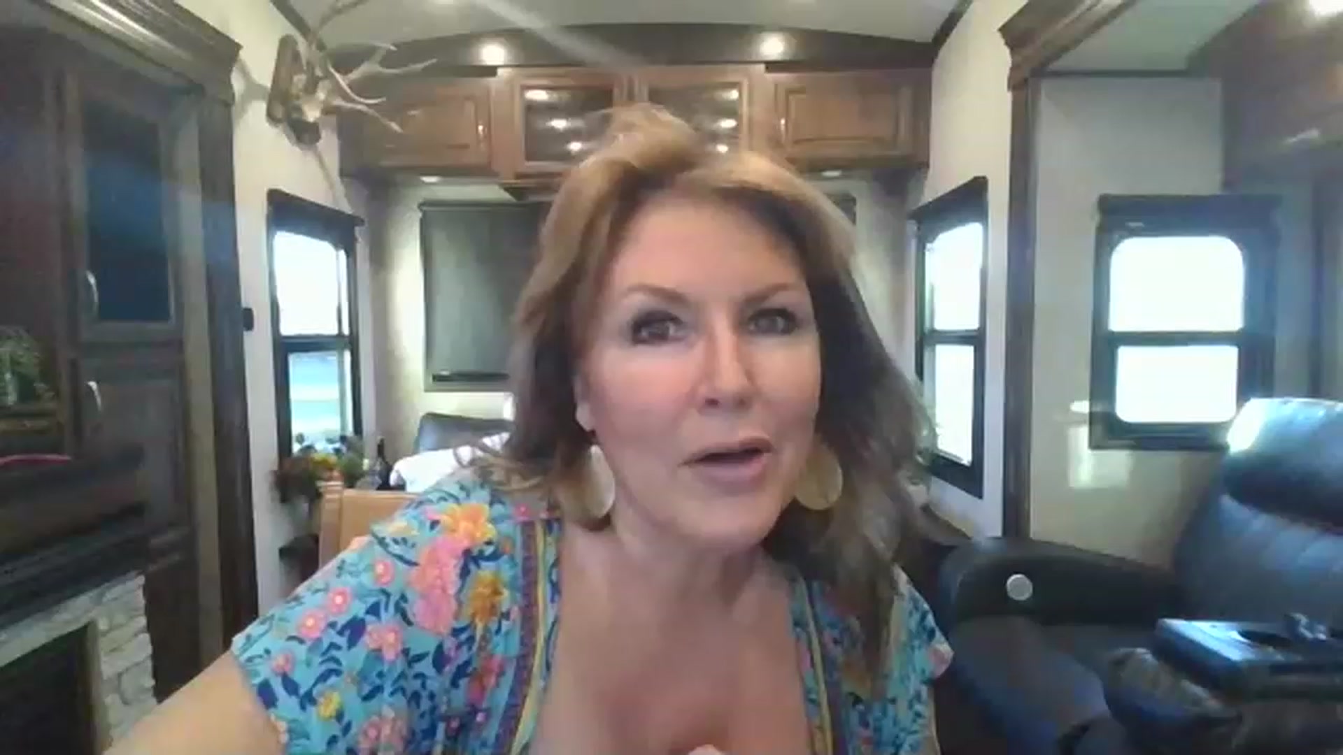 Gallery image thumbnail from boringmom's myfreecams stream on, 12/16/2022, 23:47 image 2 of 20