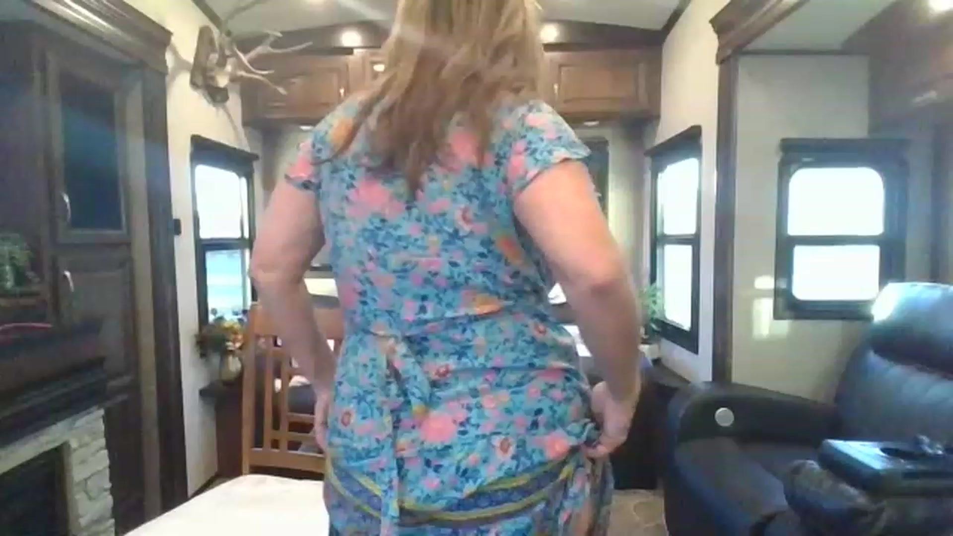 Gallery image thumbnail from boringmom's myfreecams stream on, 12/16/2022, 23:47 image 8 of 20