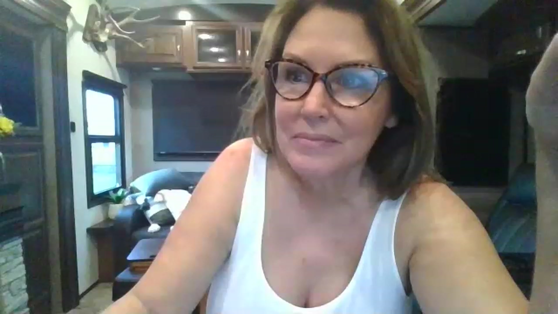 Gallery image thumbnail from boringmom's myfreecams stream on, 01/06/2023, 17:00 image 6 of 20