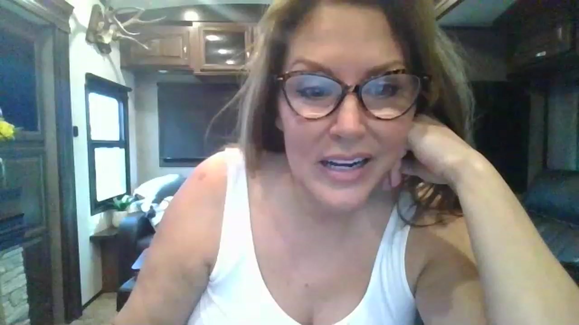 Gallery image thumbnail from boringmom's myfreecams stream on, 01/06/2023, 17:00 image 12 of 20