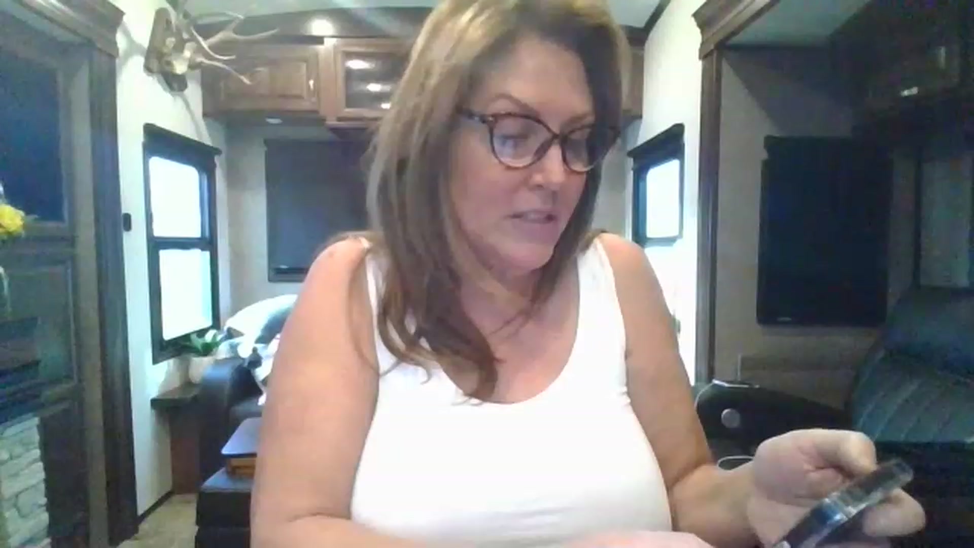 Gallery image thumbnail from boringmom's myfreecams stream on, 01/06/2023, 17:00 image 17 of 20