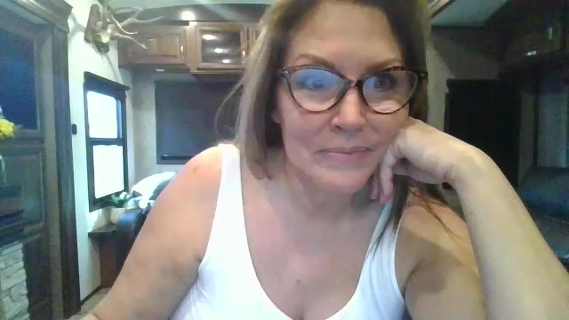 Gallery image thumbnail from boringmom's myfreecams stream on, 01/06/2023, 17:00 image 13 of 20