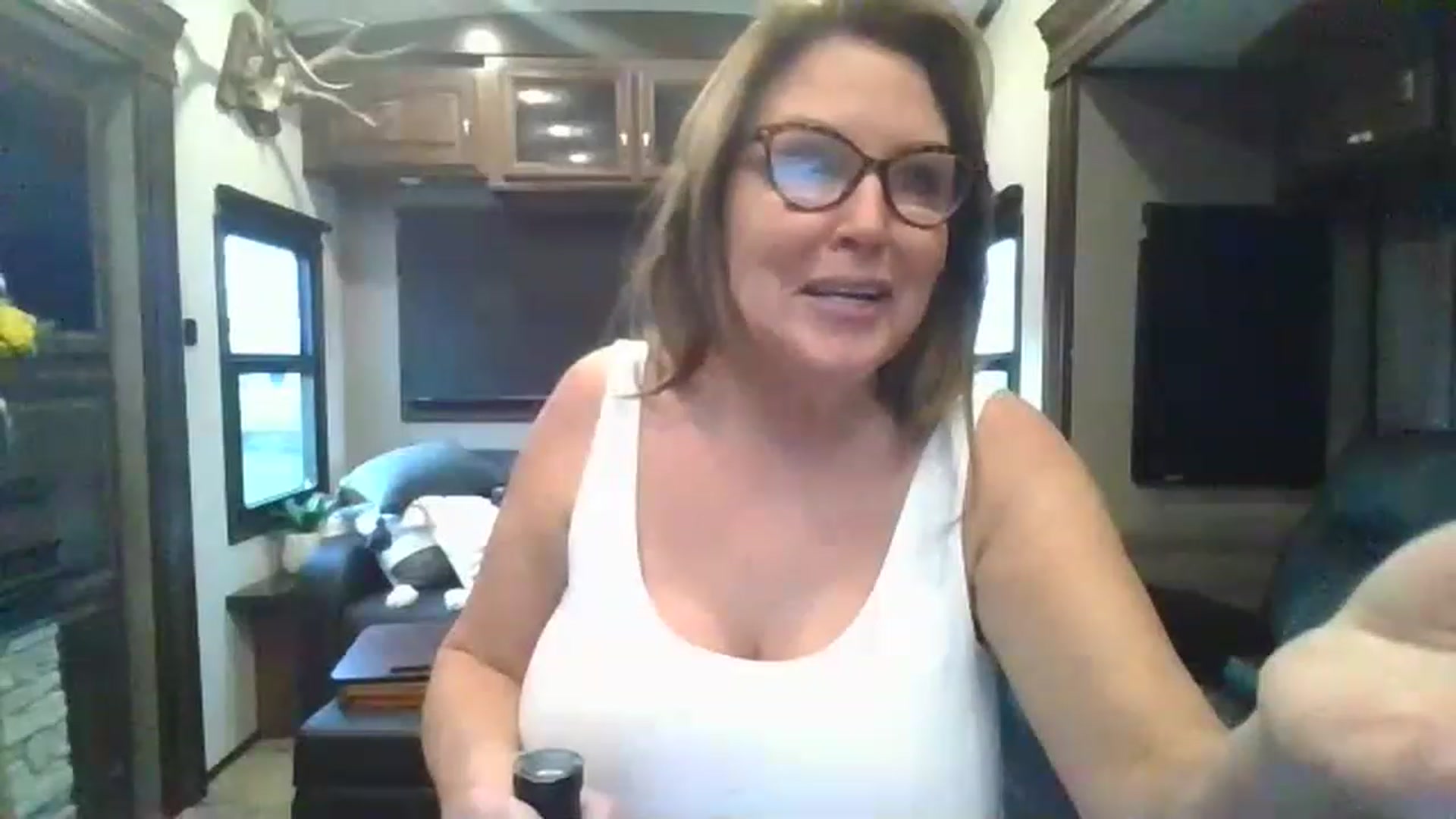 Gallery image thumbnail from boringmom's myfreecams stream on, 01/06/2023, 17:00 image 4 of 20