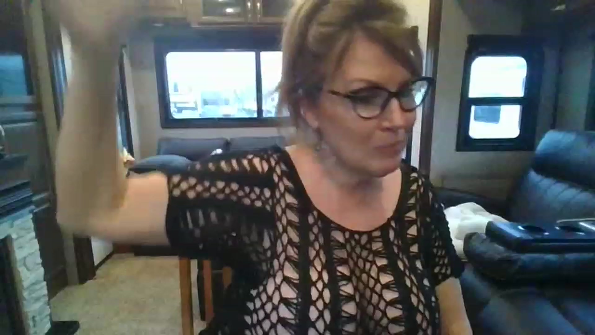 Gallery image thumbnail from boringmom's myfreecams stream on, 01/10/2023, 20:10 image 16 of 20