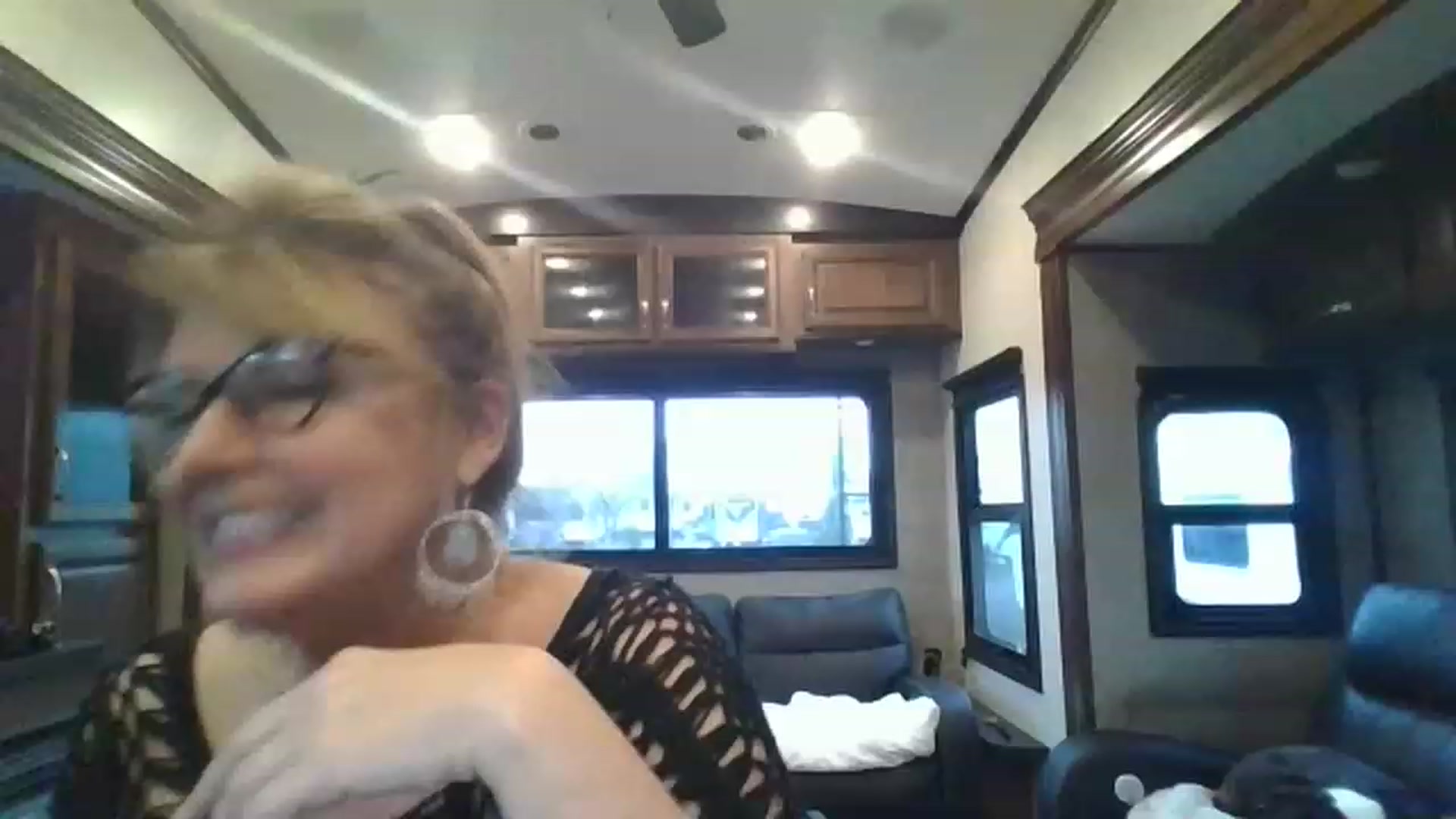 Gallery image thumbnail from boringmom's myfreecams stream on, 01/10/2023, 21:19 image 1 of 20