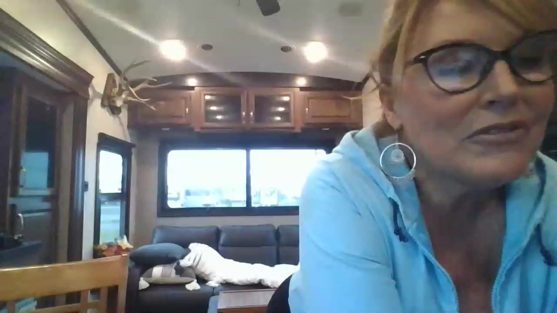 Gallery image thumbnail from boringmom's myfreecams stream on, 01/10/2023, 21:19 image 11 of 20