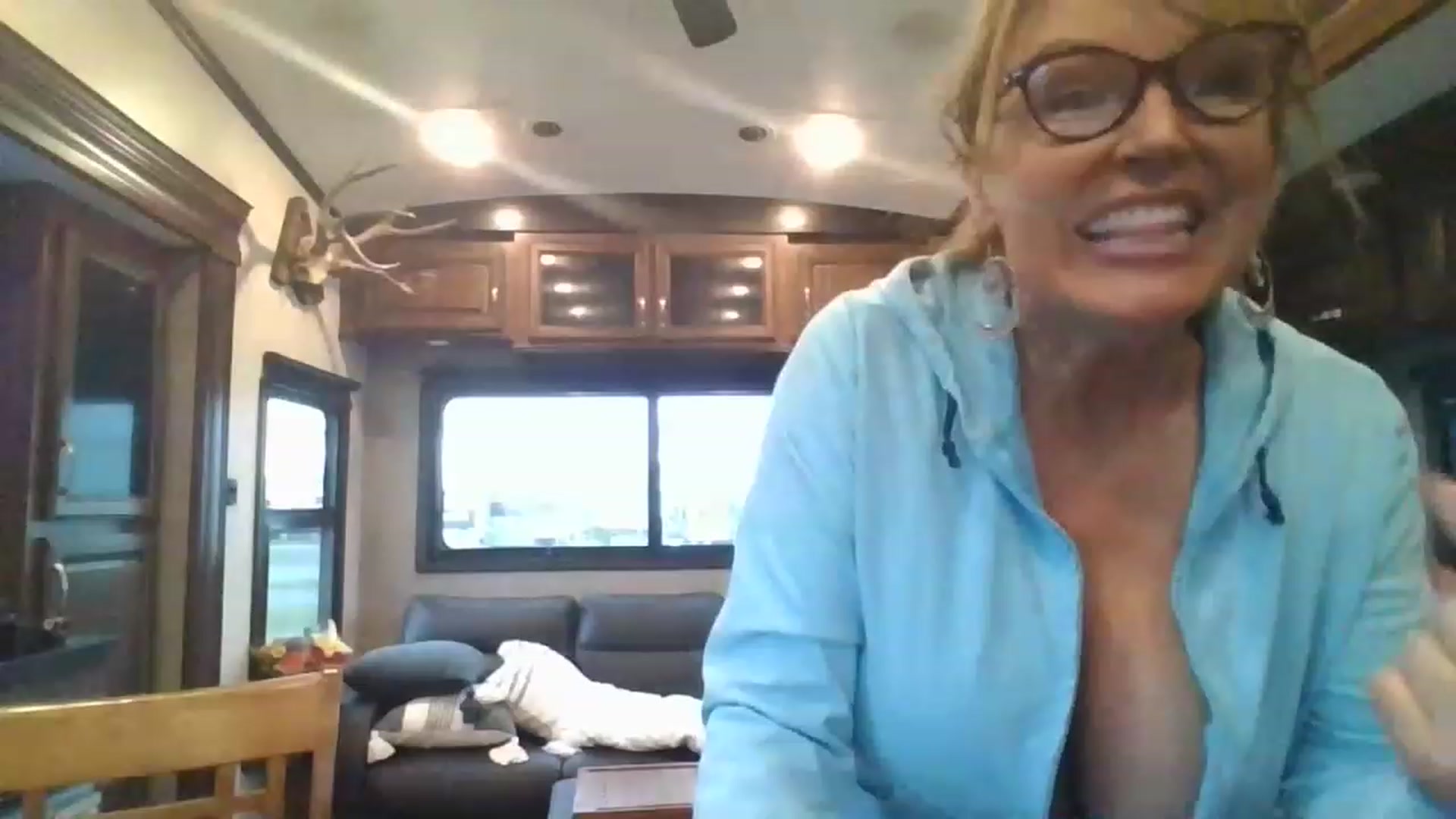 Gallery image thumbnail from boringmom's myfreecams stream on, 01/10/2023, 21:19 image 9 of 20