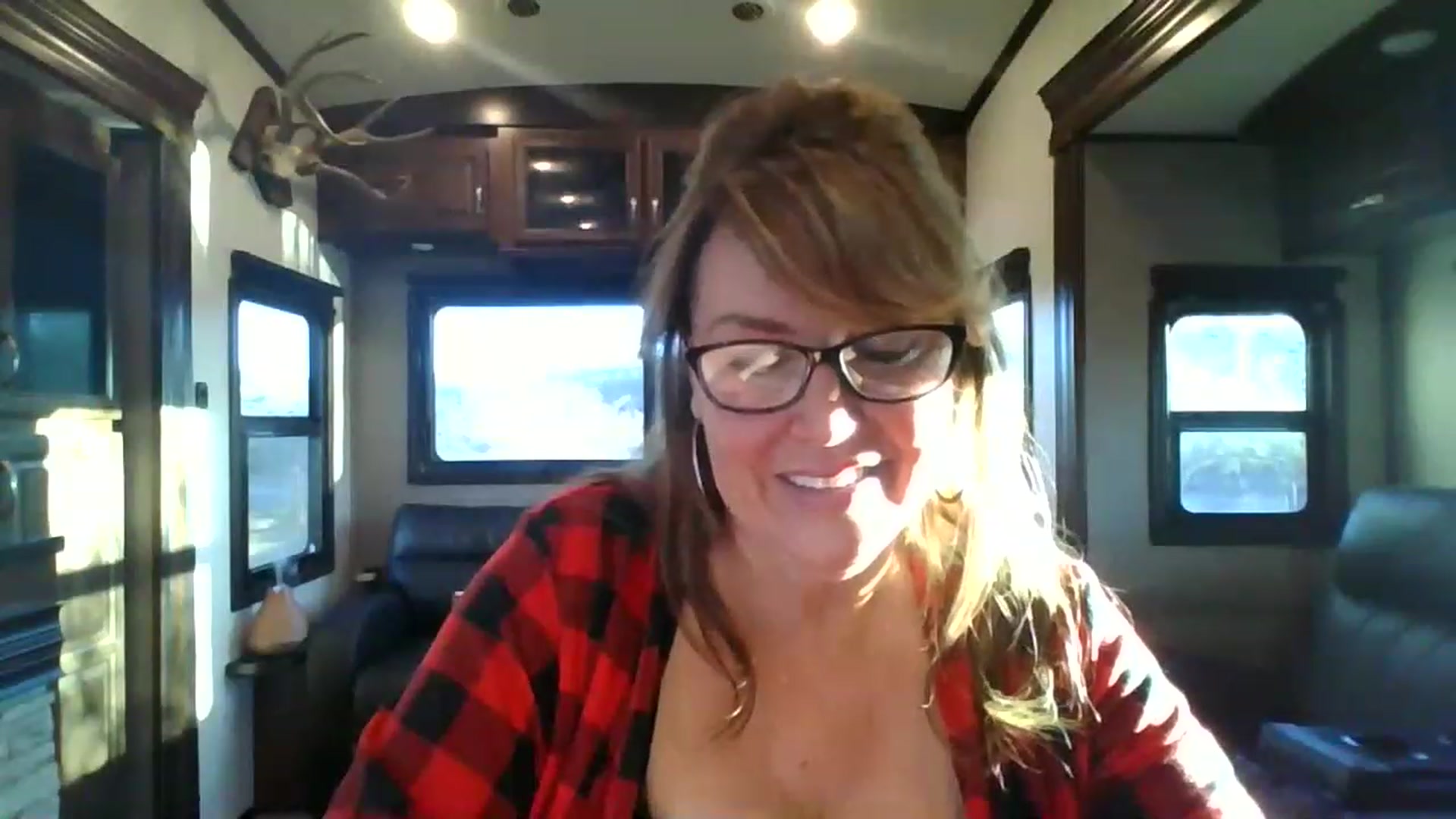 Gallery image thumbnail from boringmom's myfreecams stream on, 01/18/2023, 15:44 image 11 of 20