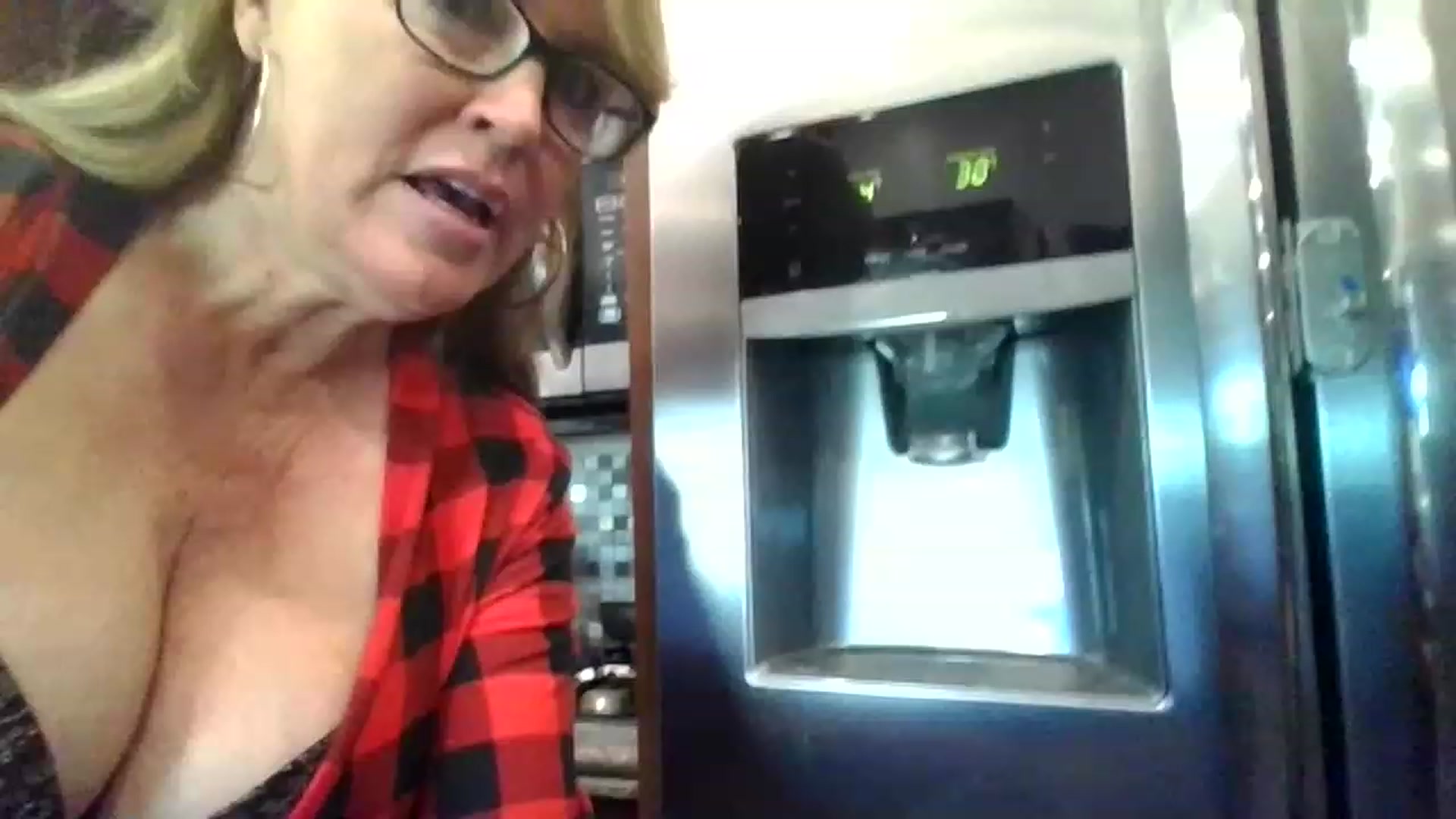 Gallery image thumbnail from boringmom's myfreecams stream on, 01/18/2023, 15:44 image 1 of 20