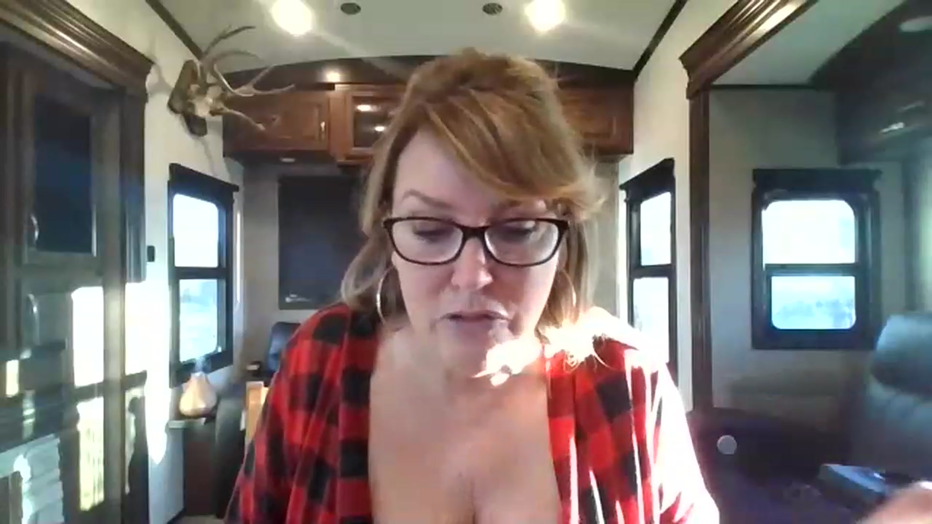 Gallery image thumbnail from boringmom's myfreecams stream on, 01/18/2023, 15:44 image 18 of 20