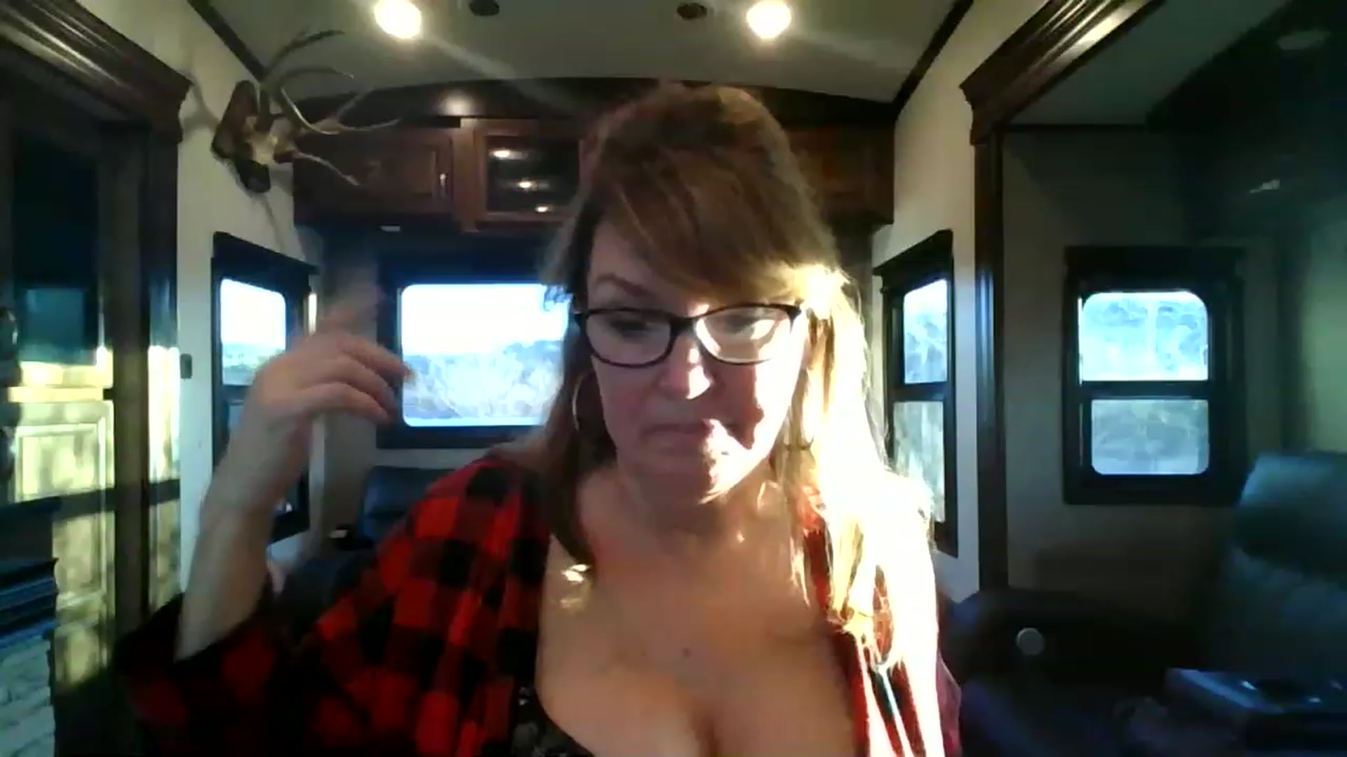 Gallery image thumbnail from boringmom's myfreecams stream on, 01/18/2023, 15:44 image 5 of 20