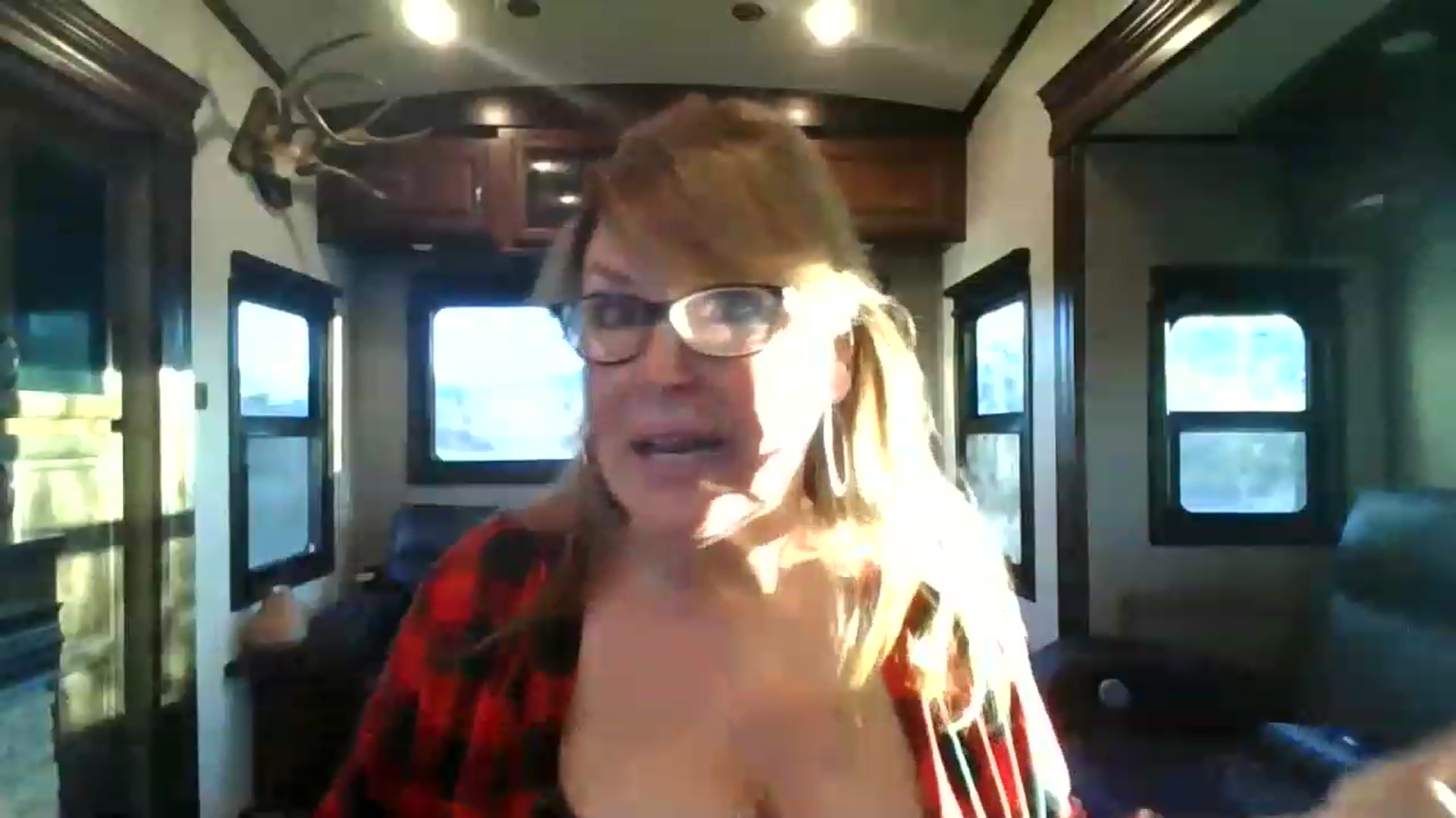Gallery image thumbnail from boringmom's myfreecams stream on, 01/18/2023, 15:44 image 4 of 20