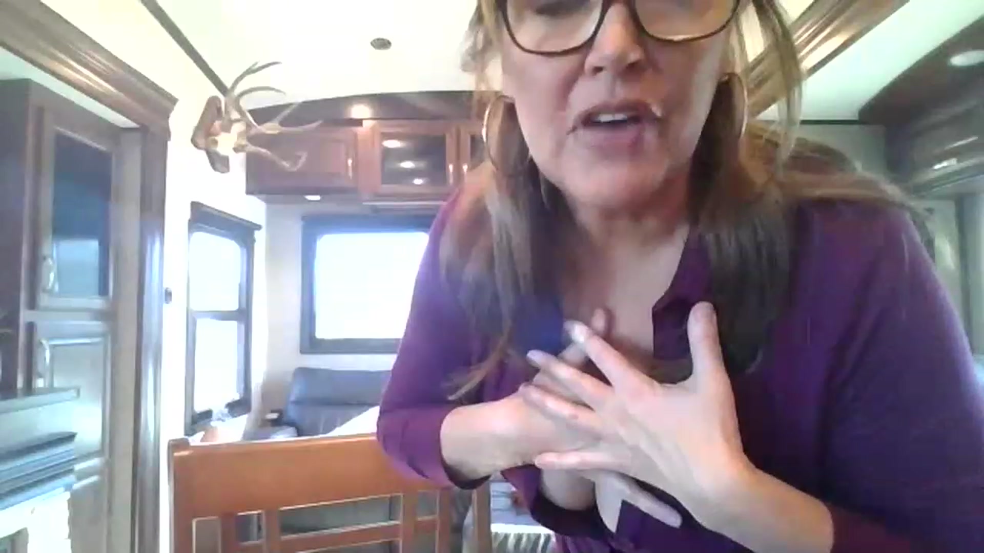 Gallery image thumbnail from boringmom's myfreecams stream on, 01/19/2023, 17:47 image 9 of 20