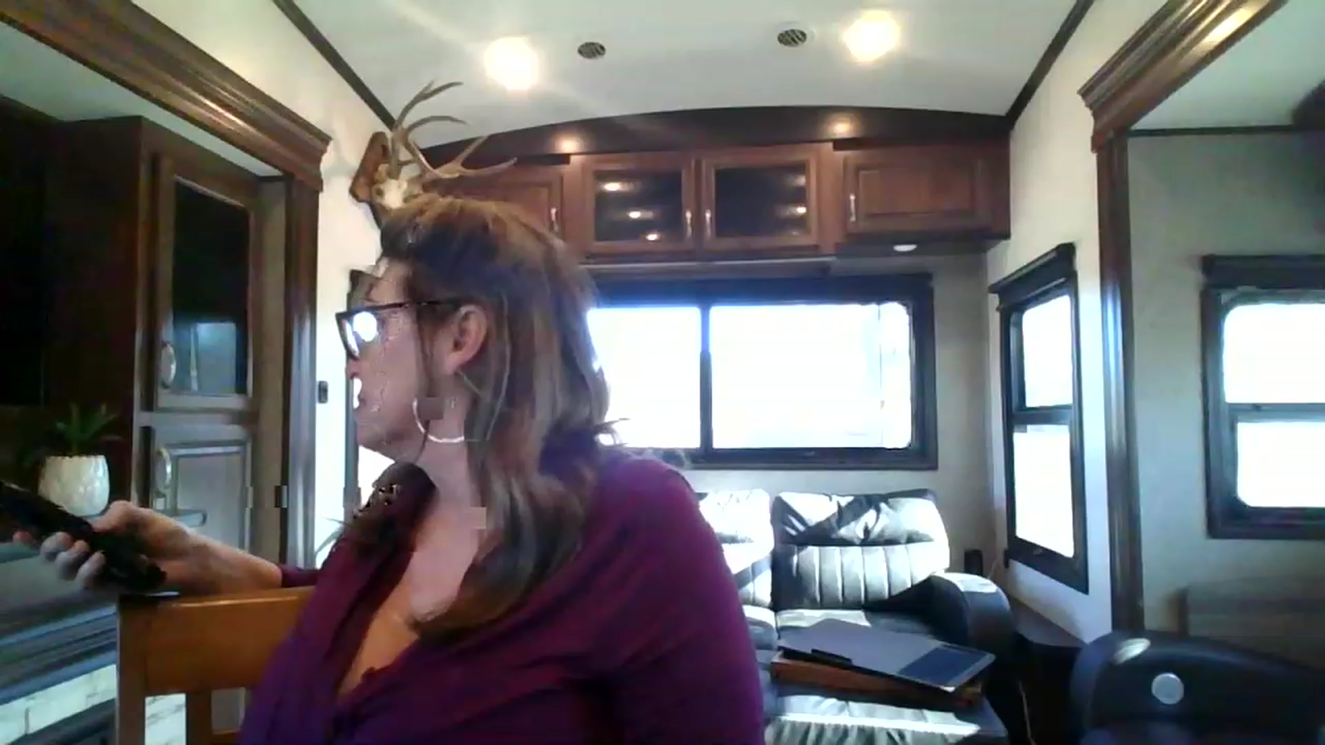 Gallery image thumbnail from boringmom's myfreecams stream on, 01/19/2023, 18:01 image 16 of 20