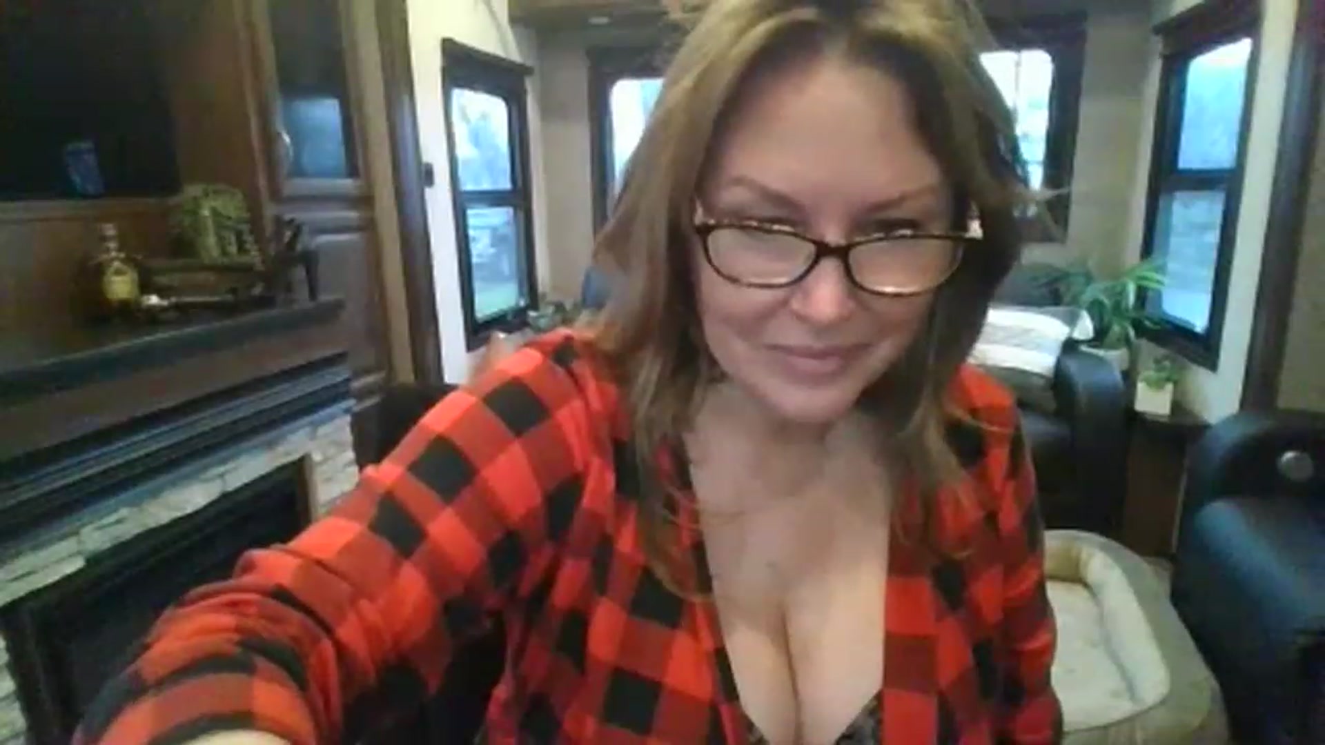 Gallery image thumbnail from boringmom's myfreecams stream on, 02/03/2023, 17:28 image 17 of 20