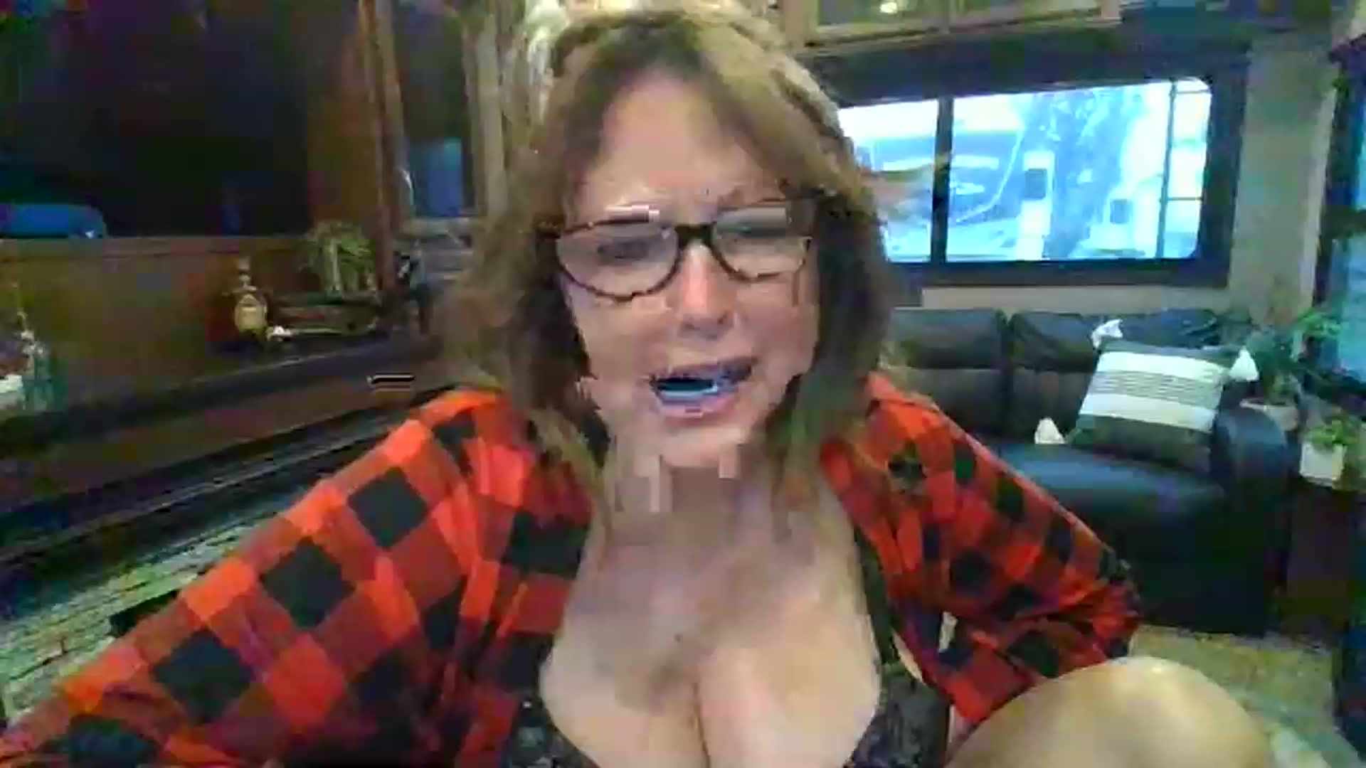 Gallery image thumbnail from boringmom's myfreecams stream on, 02/03/2023, 17:28 image 4 of 20