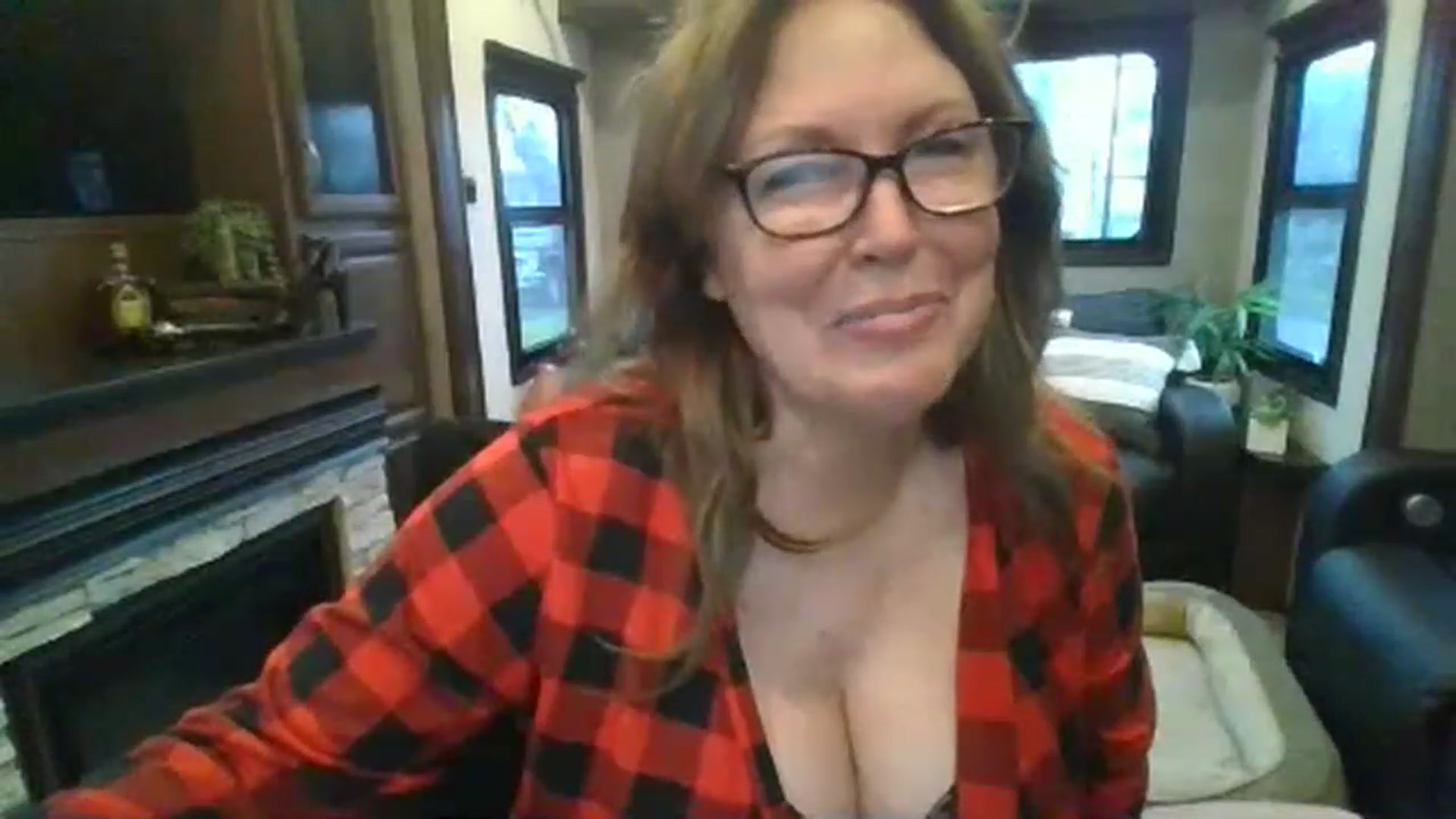 Gallery image thumbnail from boringmom's myfreecams stream on, 02/03/2023, 17:28 image 16 of 20