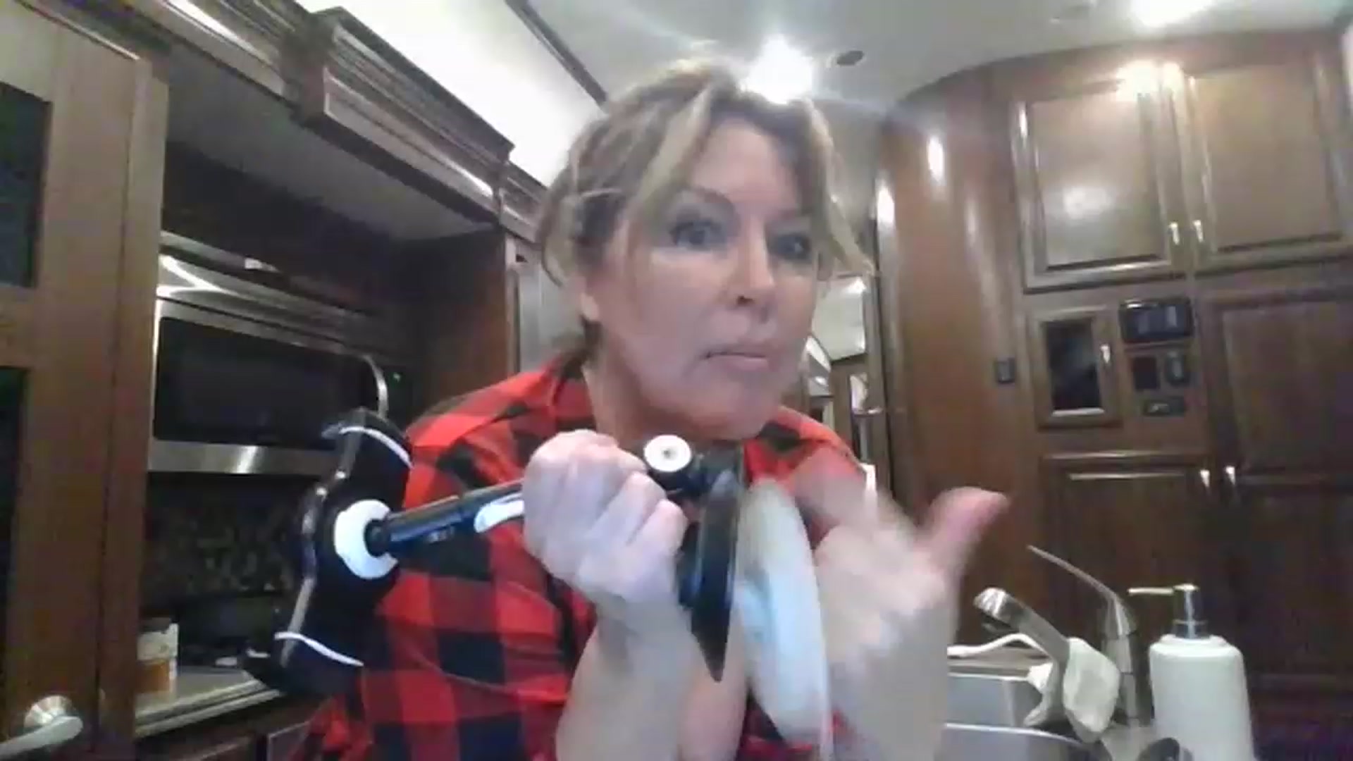 Gallery image thumbnail from boringmom's myfreecams stream on, 02/04/2023, 15:29 image 9 of 20