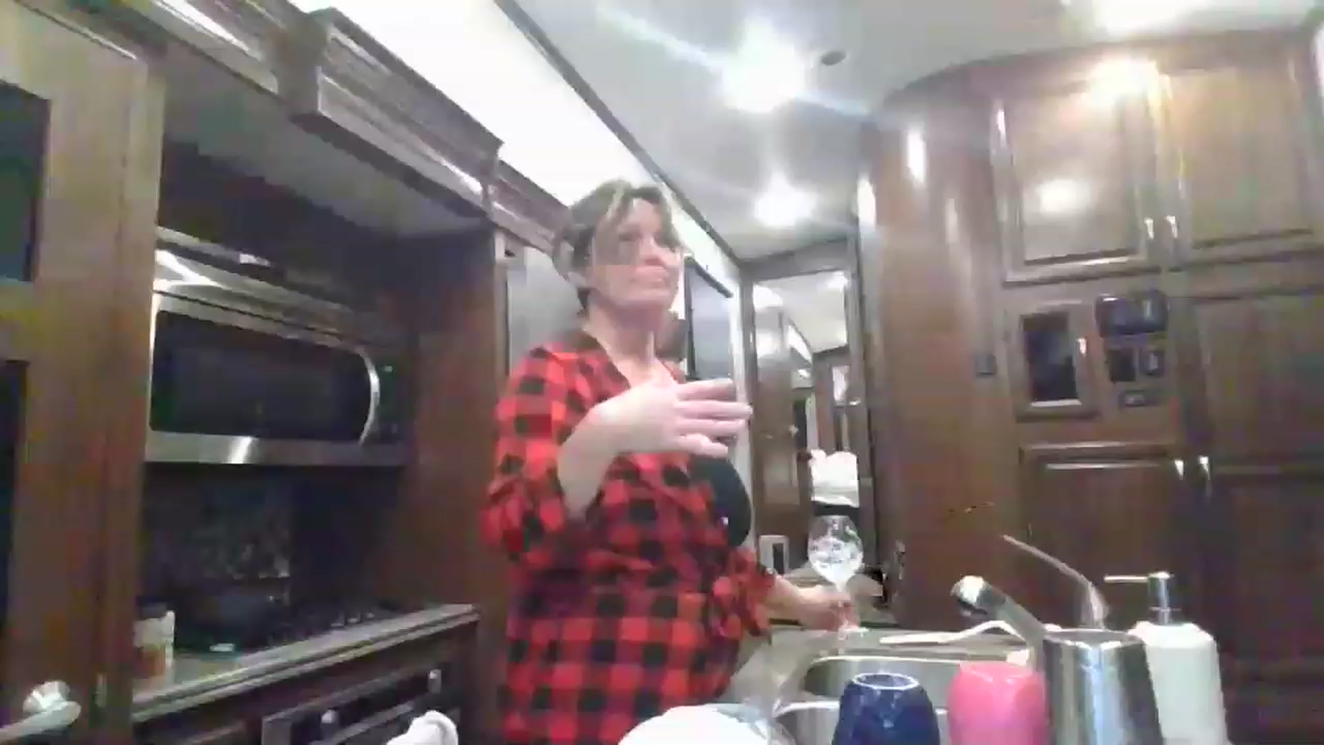 Gallery image thumbnail from boringmom's myfreecams stream on, 02/04/2023, 15:29 image 5 of 20