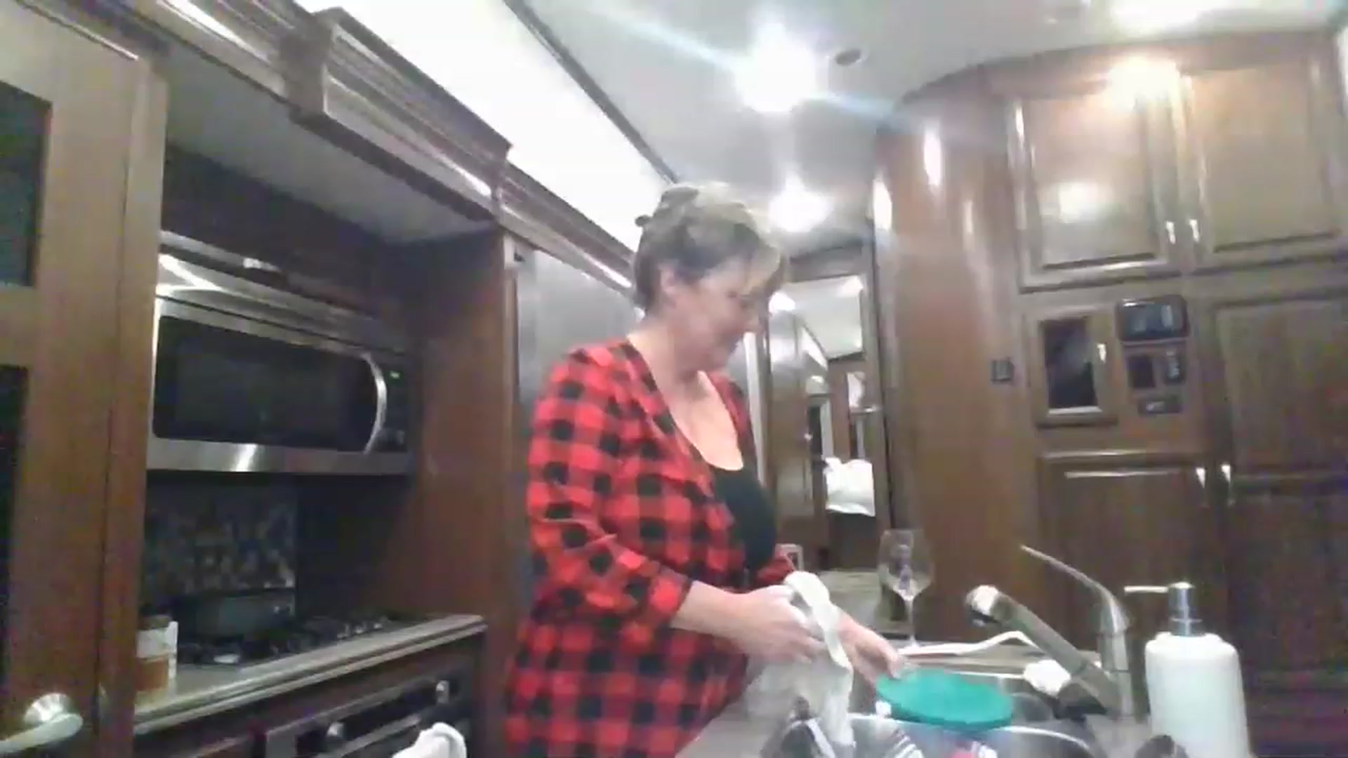 Gallery image thumbnail from boringmom's myfreecams stream on, 02/04/2023, 15:29 image 3 of 20