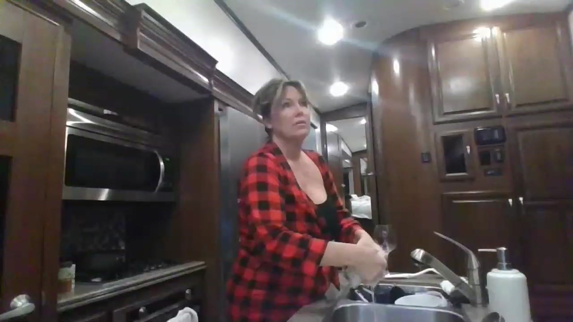 Gallery image thumbnail from boringmom's myfreecams stream on, 02/04/2023, 15:29 image 2 of 20
