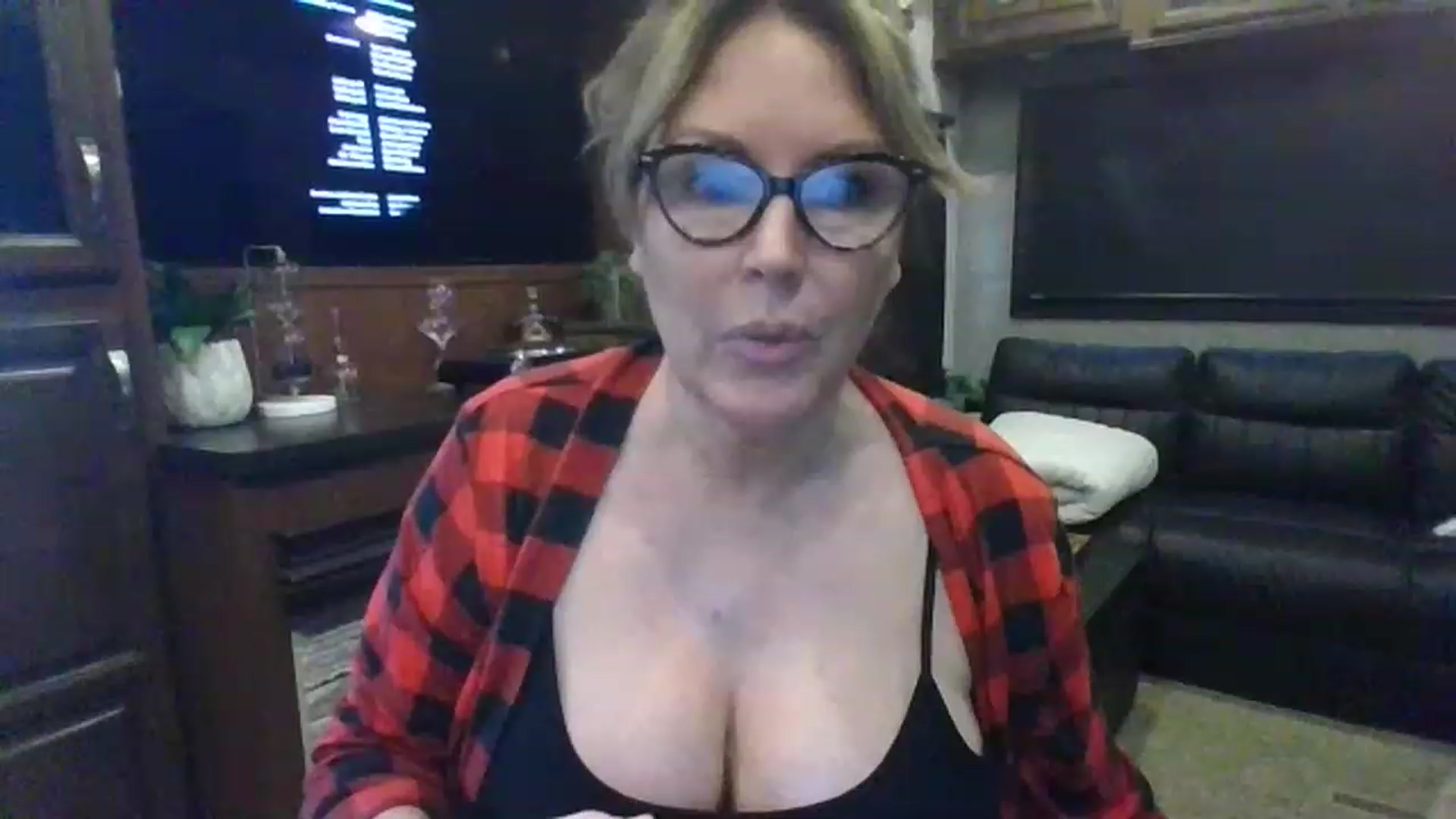 Gallery image thumbnail from boringmom's myfreecams stream on, 02/04/2023, 17:09 image 19 of 20