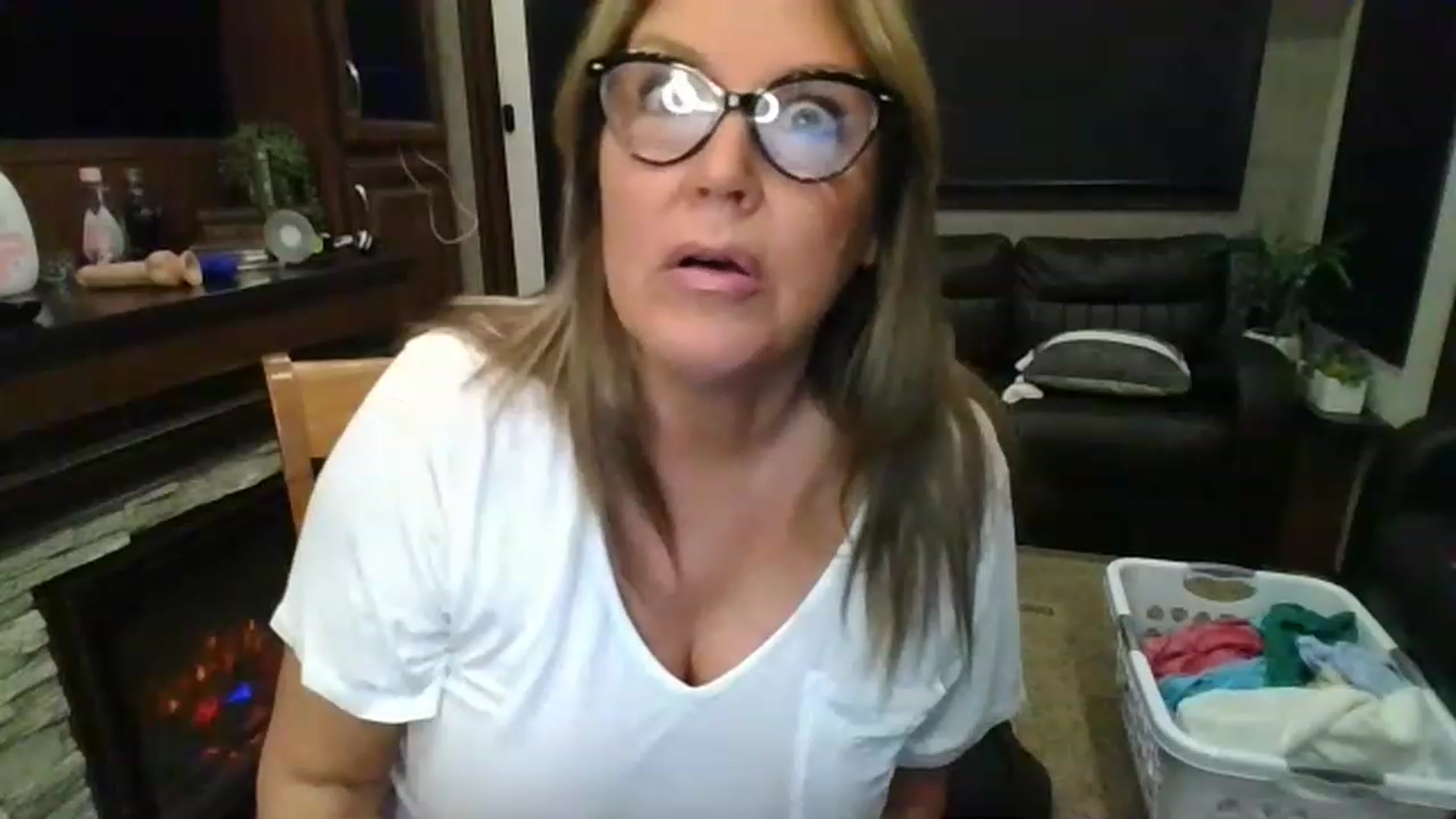 Gallery image thumbnail from boringmom's myfreecams stream on, 02/07/2023, 14:34 image 6 of 20