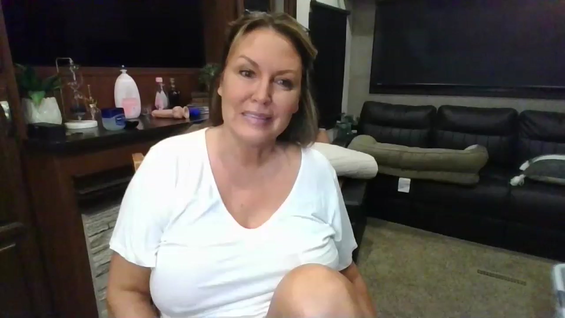 Gallery image thumbnail from boringmom's myfreecams stream on, 02/07/2023, 14:34 image 16 of 20