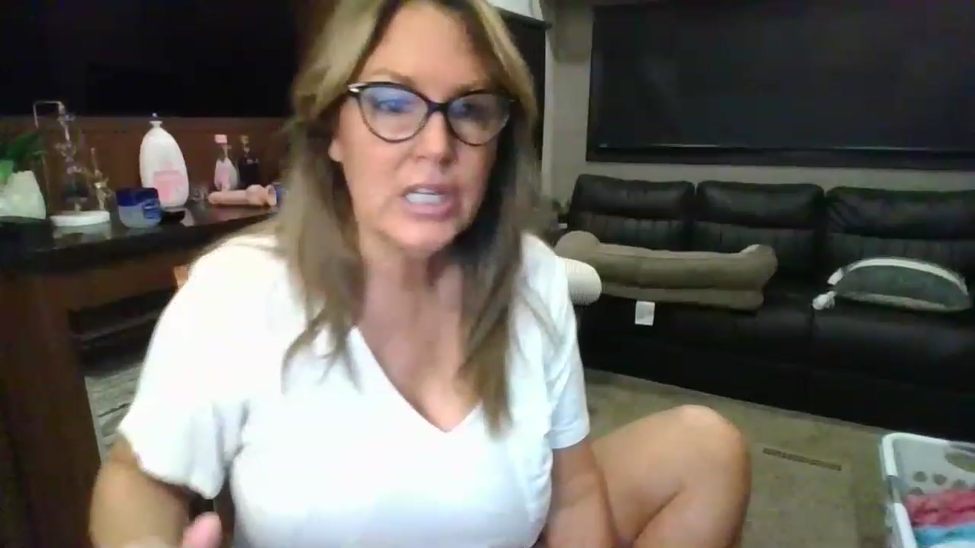 Gallery image thumbnail from boringmom's myfreecams stream on, 02/07/2023, 14:34 image 15 of 20