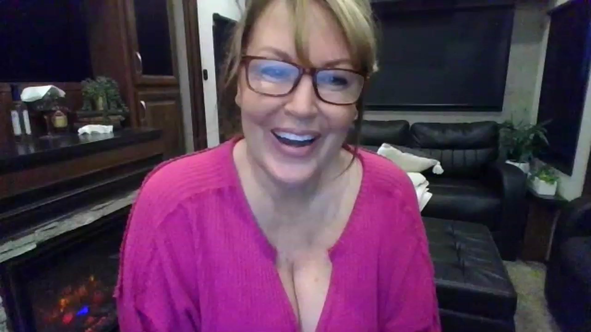 Gallery image thumbnail from boringmom's myfreecams stream on, 02/14/2023, 15:04 image 15 of 20