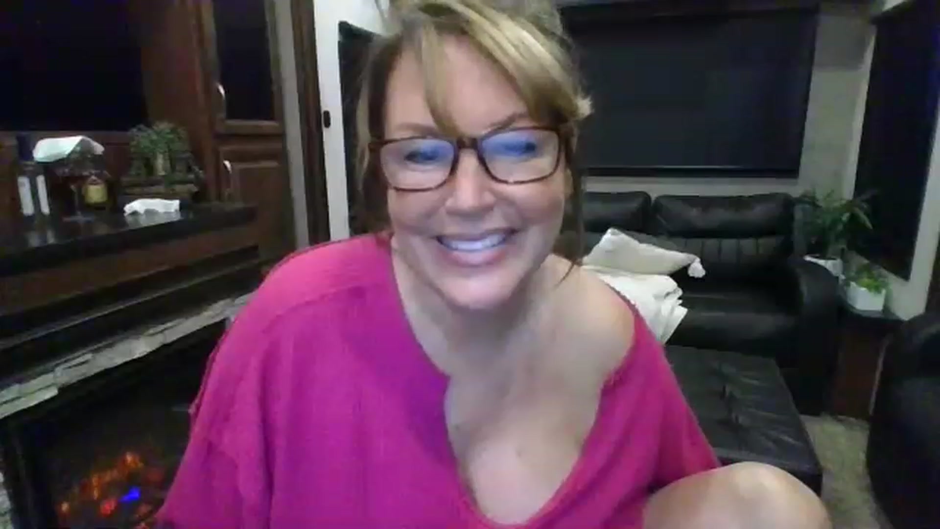 Gallery image thumbnail from boringmom's myfreecams stream on, 02/14/2023, 15:04 image 12 of 20