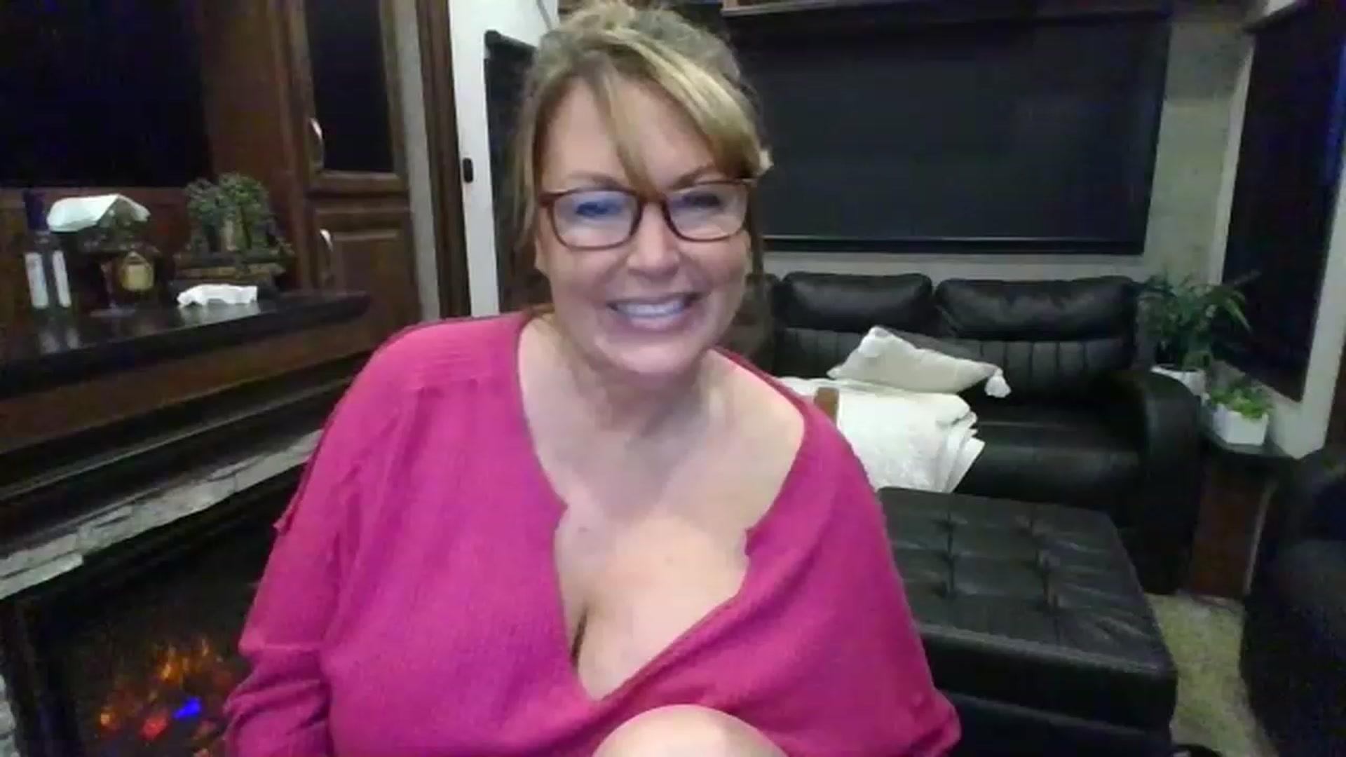 Gallery image thumbnail from boringmom's myfreecams stream on, 02/14/2023, 15:04 image 17 of 20