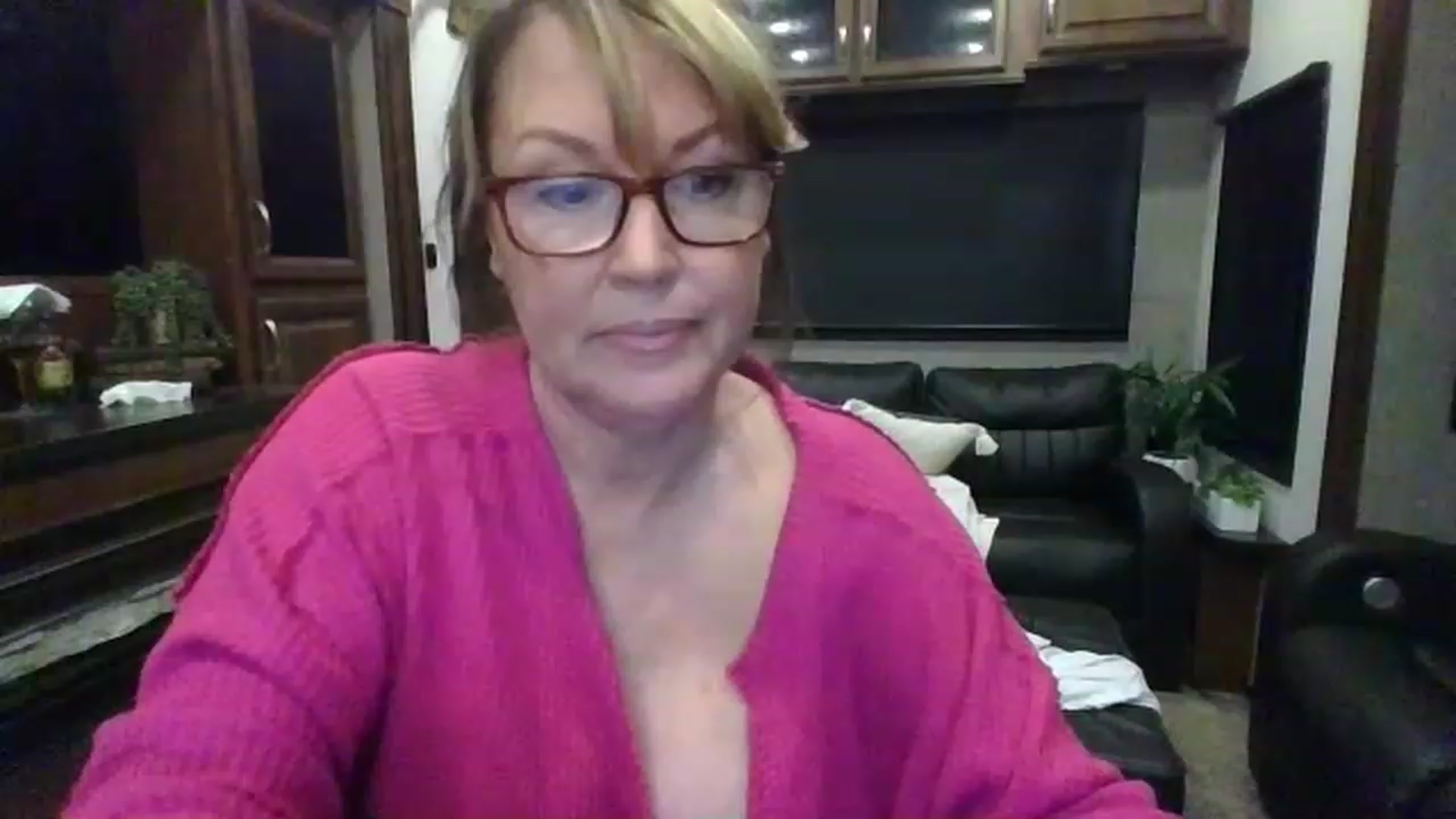Gallery image thumbnail from boringmom's myfreecams stream on, 02/14/2023, 15:04 image 1 of 20
