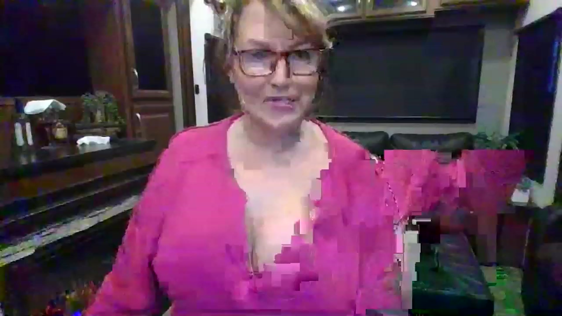 Gallery image thumbnail from boringmom's myfreecams stream on, 02/14/2023, 15:04 image 19 of 20