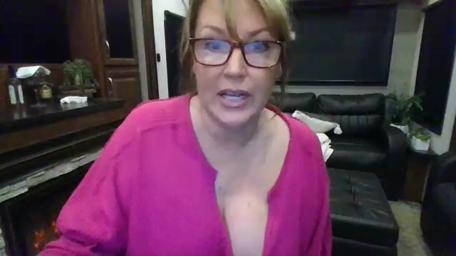 Gallery image thumbnail from boringmom's myfreecams stream on, 02/14/2023, 15:04 image 10 of 20