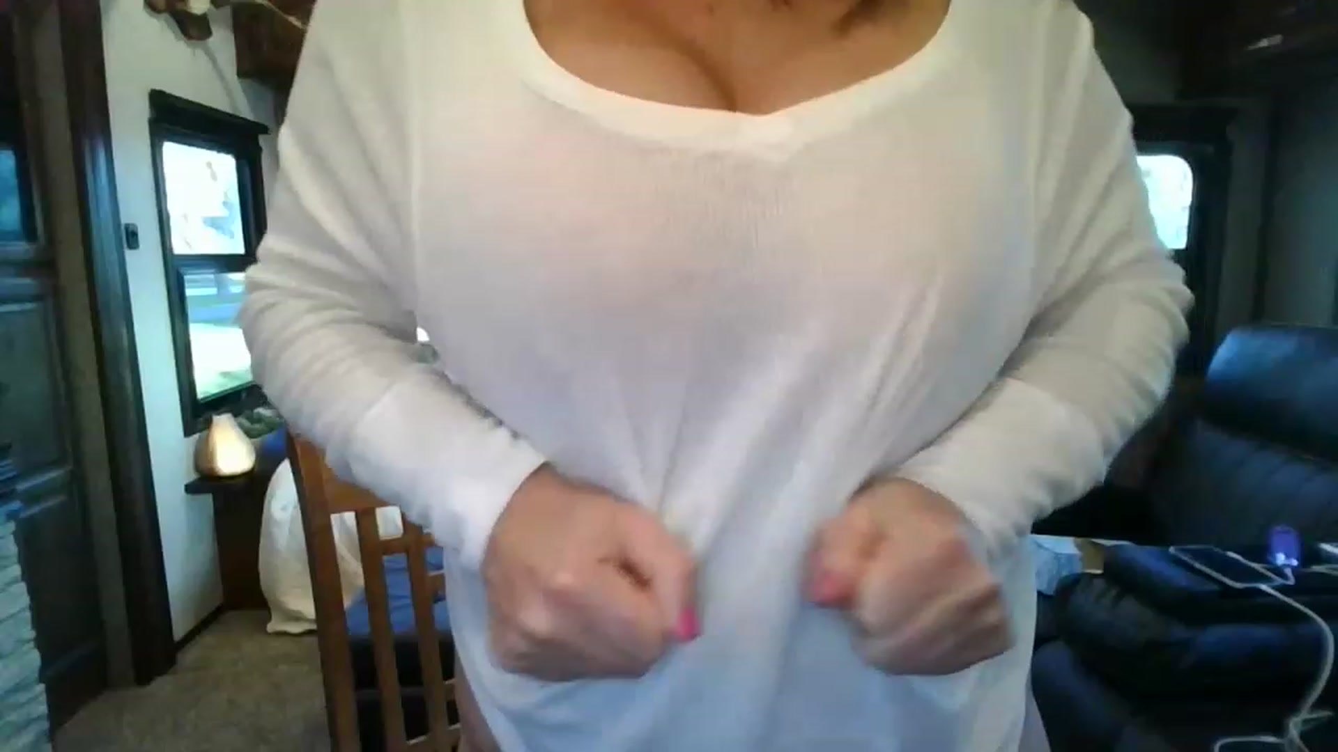 Gallery image thumbnail from boringmom's myfreecams stream on, 02/18/2023, 15:50 image 12 of 20