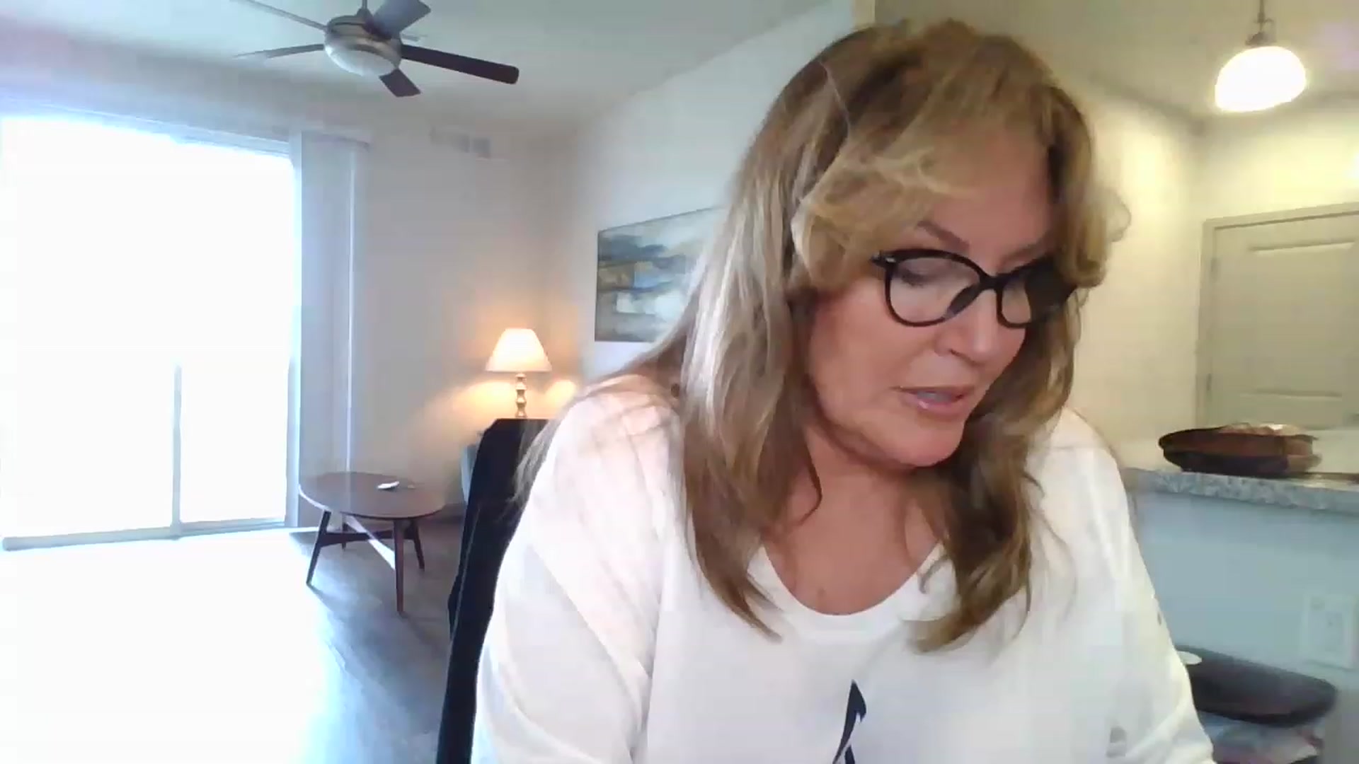 Gallery image thumbnail from boringmom's myfreecams stream on, 03/02/2023, 18:39 image 13 of 20
