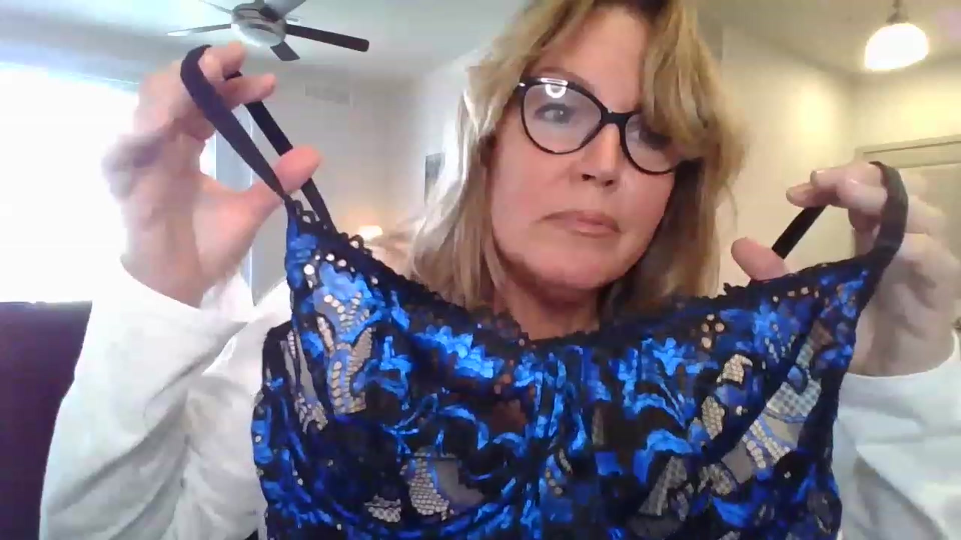 Gallery image thumbnail from boringmom's myfreecams stream on, 03/02/2023, 19:32 image 14 of 20