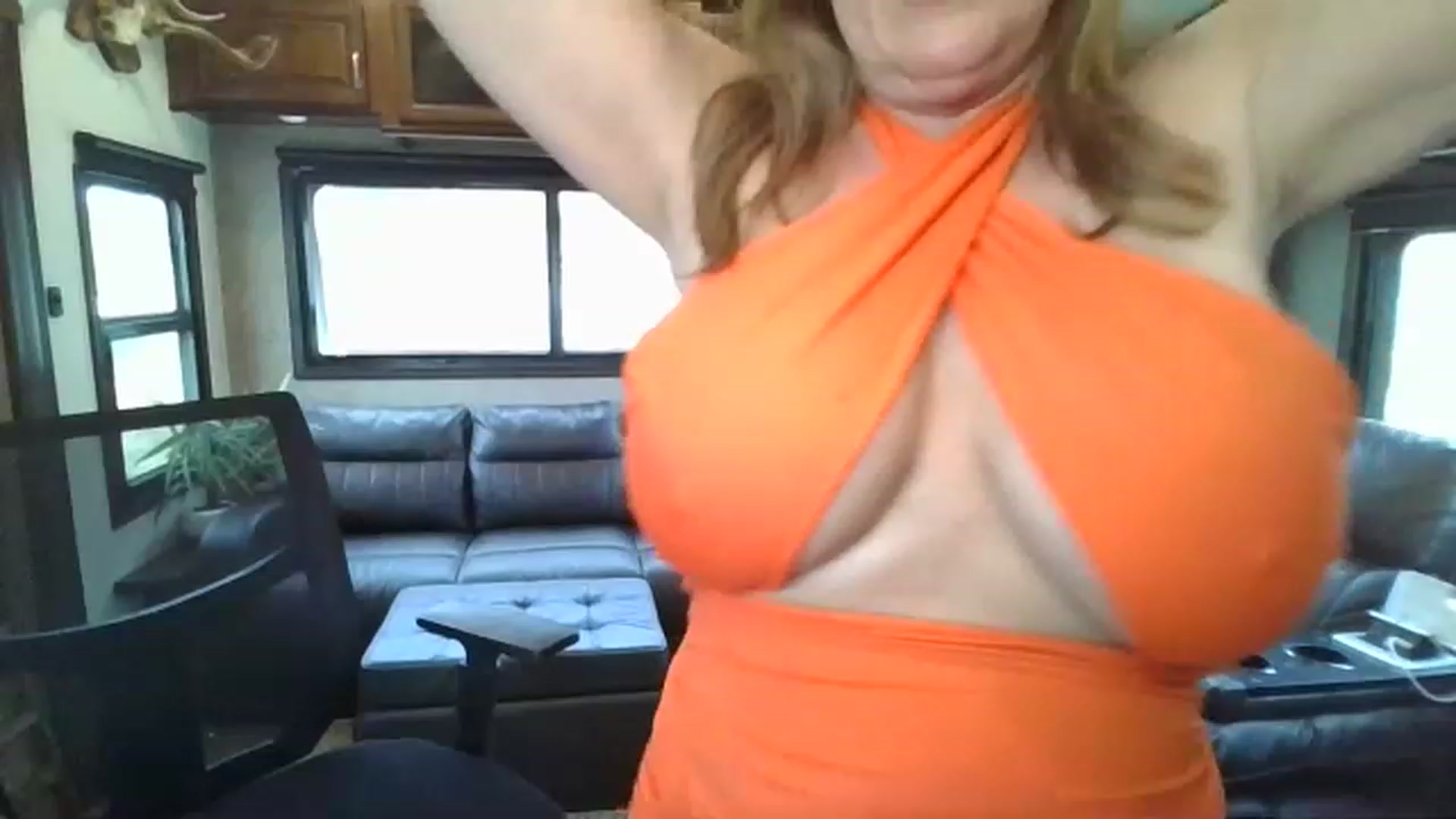Gallery image thumbnail from boringmom's myfreecams stream on, 03/05/2023, 21:31 image 3 of 20